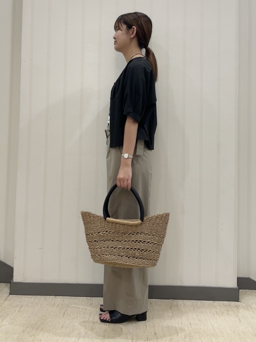 ちひさんの「INDIVI｜【撥水／UVケア／SETUP可能】軽量ベルト付ワイドストレートパンツ」を使ったコーディネート