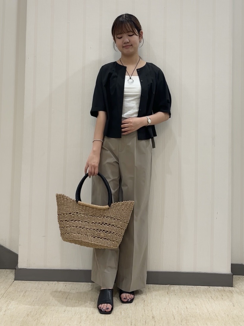 ちひさんの「INDIVI｜【撥水／UVケア／SETUP可能】軽量ベルト付ワイドストレートパンツ」を使ったコーディネート