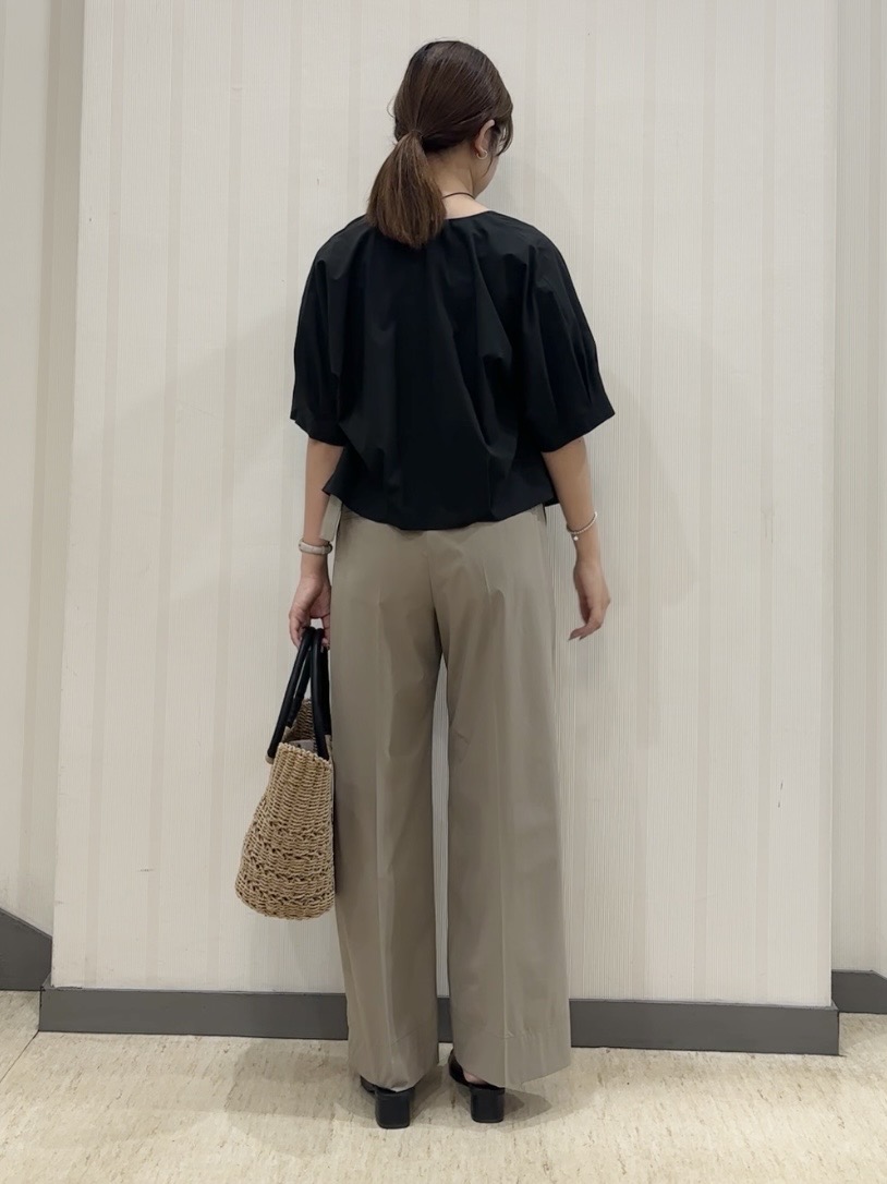 ちひさんの「INDIVI｜【撥水／UVケア／SETUP可能】軽量ベルト付ワイドストレートパンツ」を使ったコーディネート