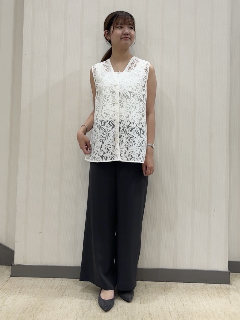 ちひさんの「INDIVI｜【洗える／トレンド】マニッシュレースベスト」を使ったコーディネート