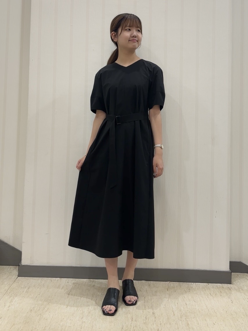 ちひさんの「INDIVI｜【撥水／UVケア／SETUP可能】軽量ベルト付きAラインワンピース」を使ったコーディネート