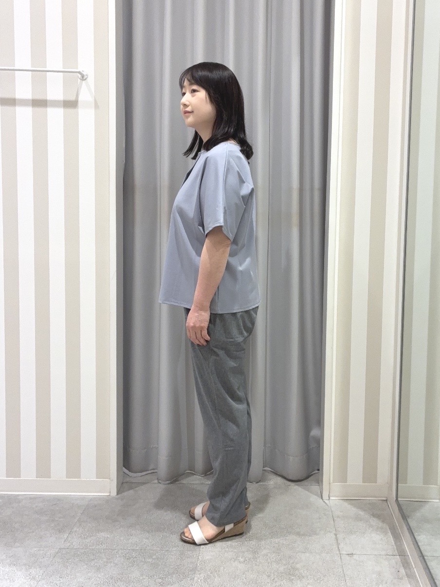 vanseさんの「SHOO･LA･RUE｜【ひんやり／UV／通勤】洗濯後しわになりにくい メタルポイントスキッパートップス」を使ったコーディネート