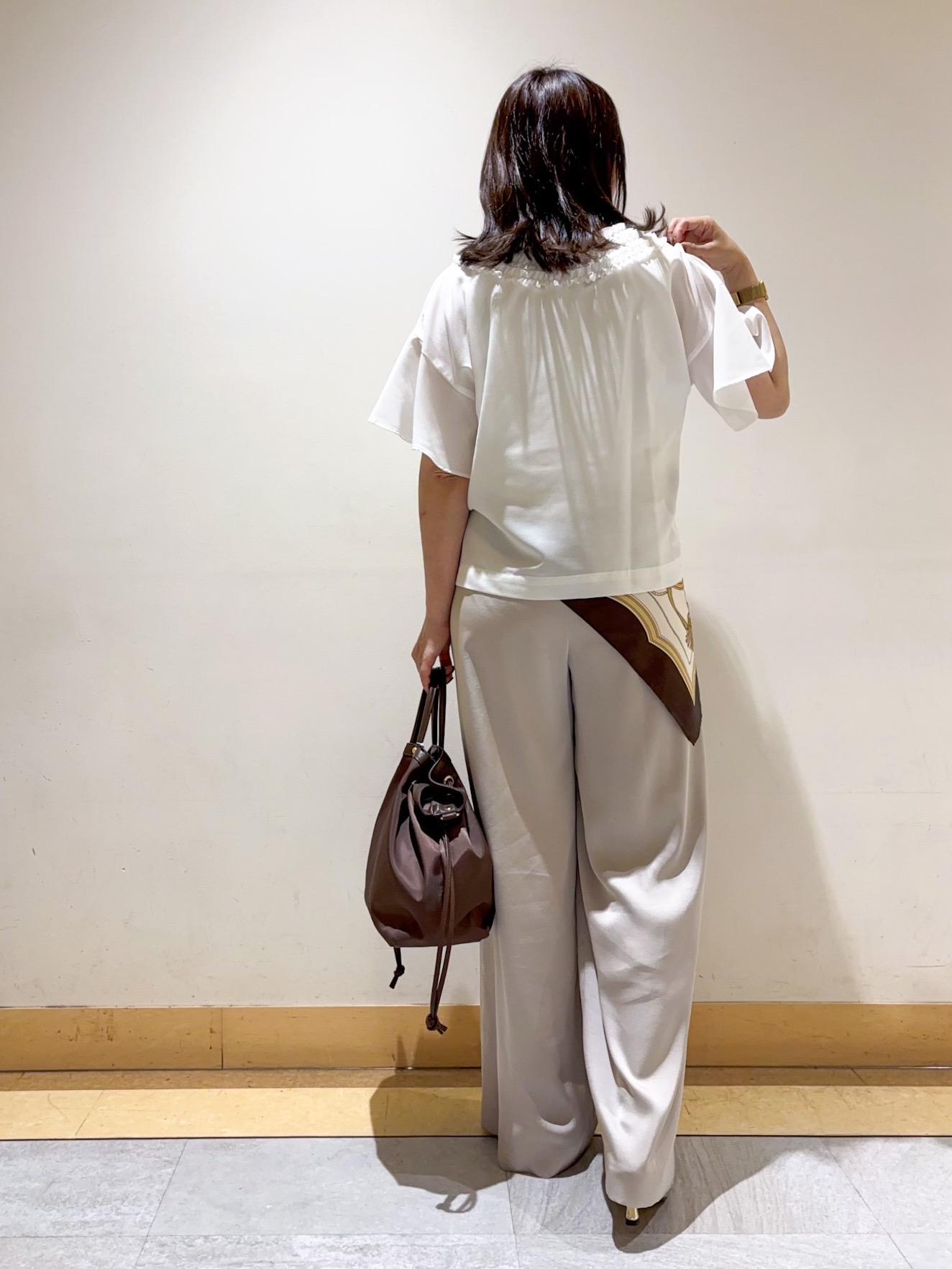 sattoさんの「UNTITLED｜【接触冷感/通気性/洗える】Vネックフリルブラウス」を使ったコーディネート
