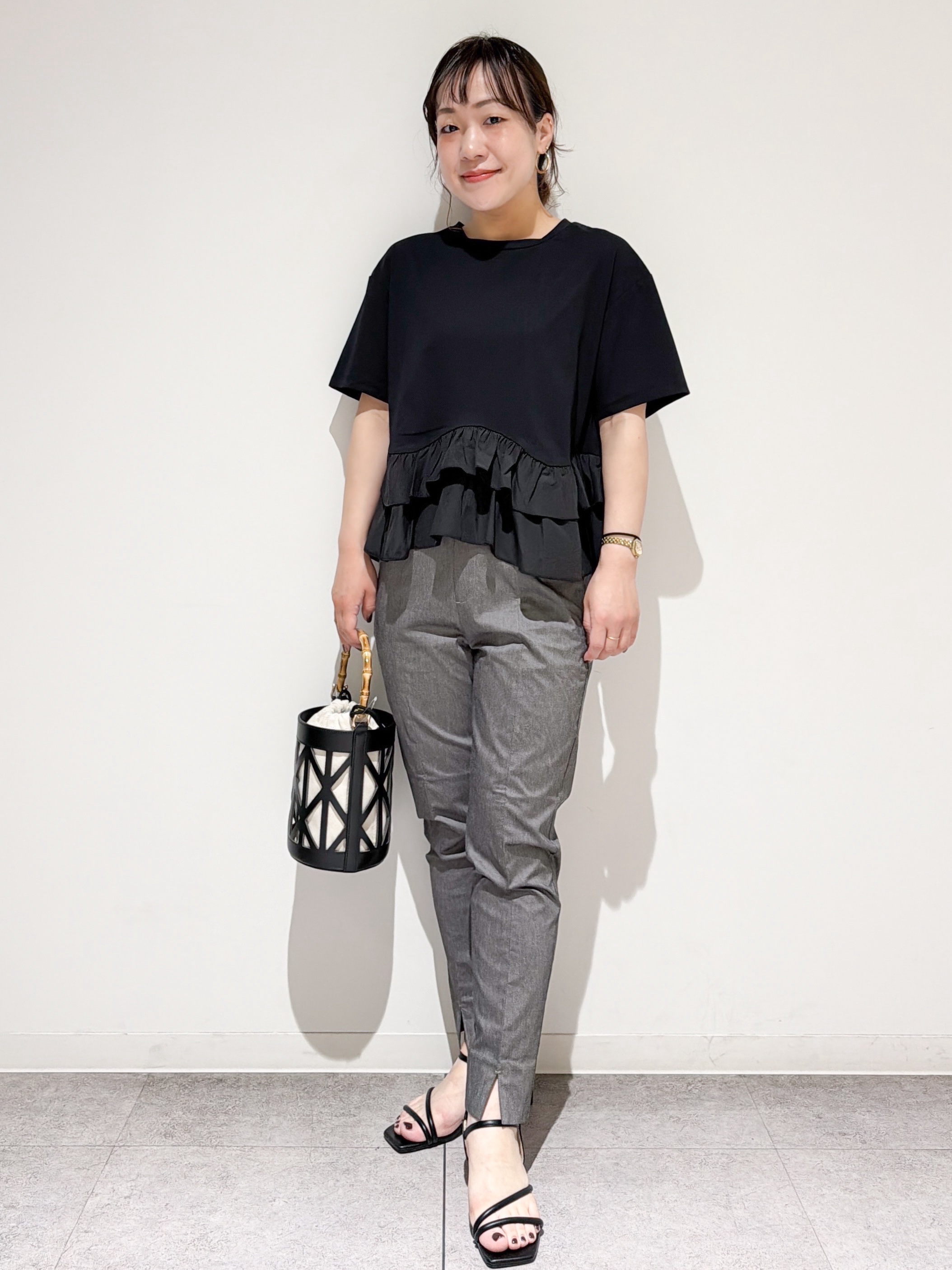 すずママさんの「OPAQUE.CLIP｜裾フリルドッキングTシャツ【洗濯機OK】」を使ったコーディネート