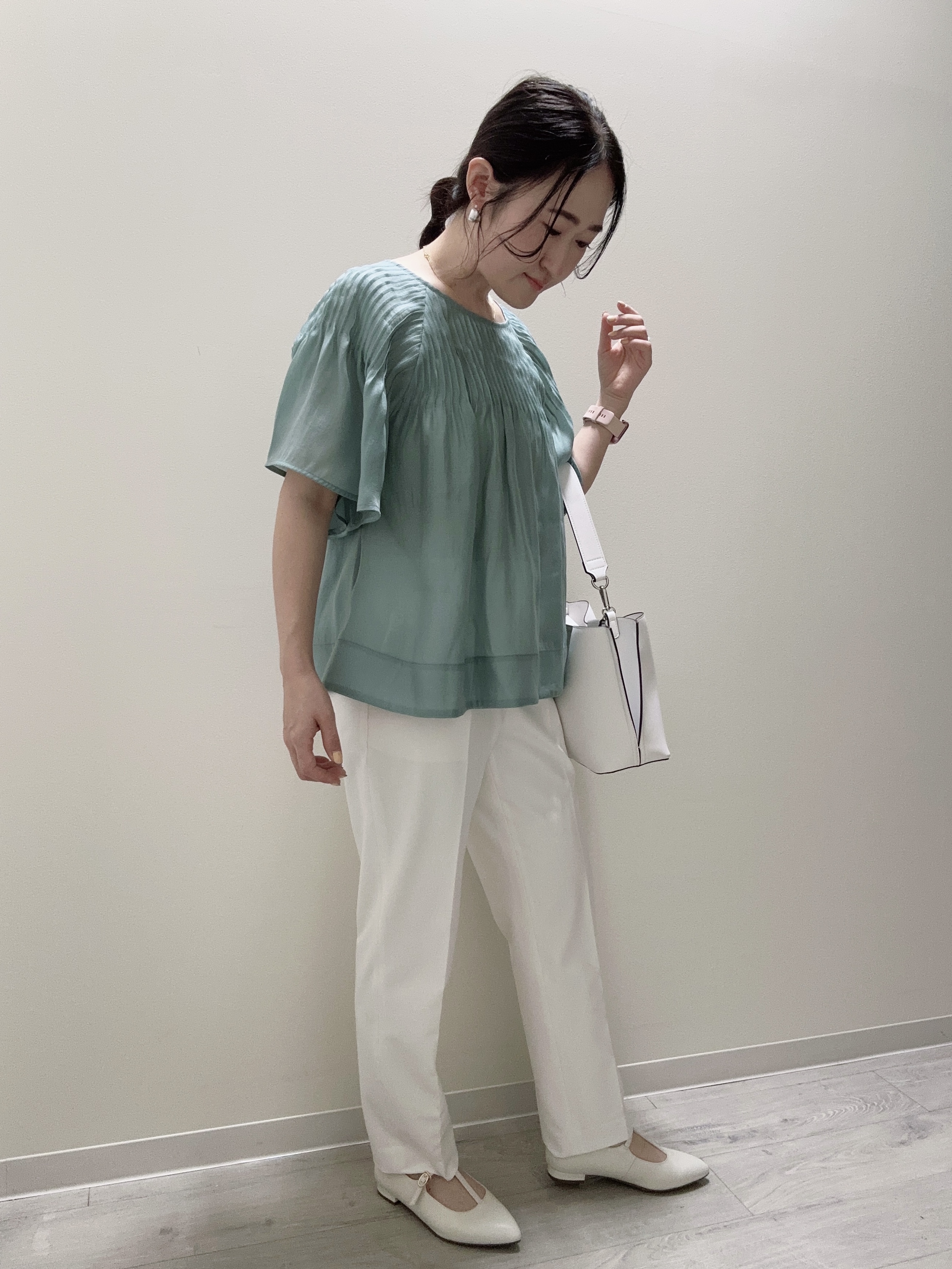 末廣美智子さんの「Reflect｜ピンタックデザインフレアスリーブブラウス」を使ったコーディネート