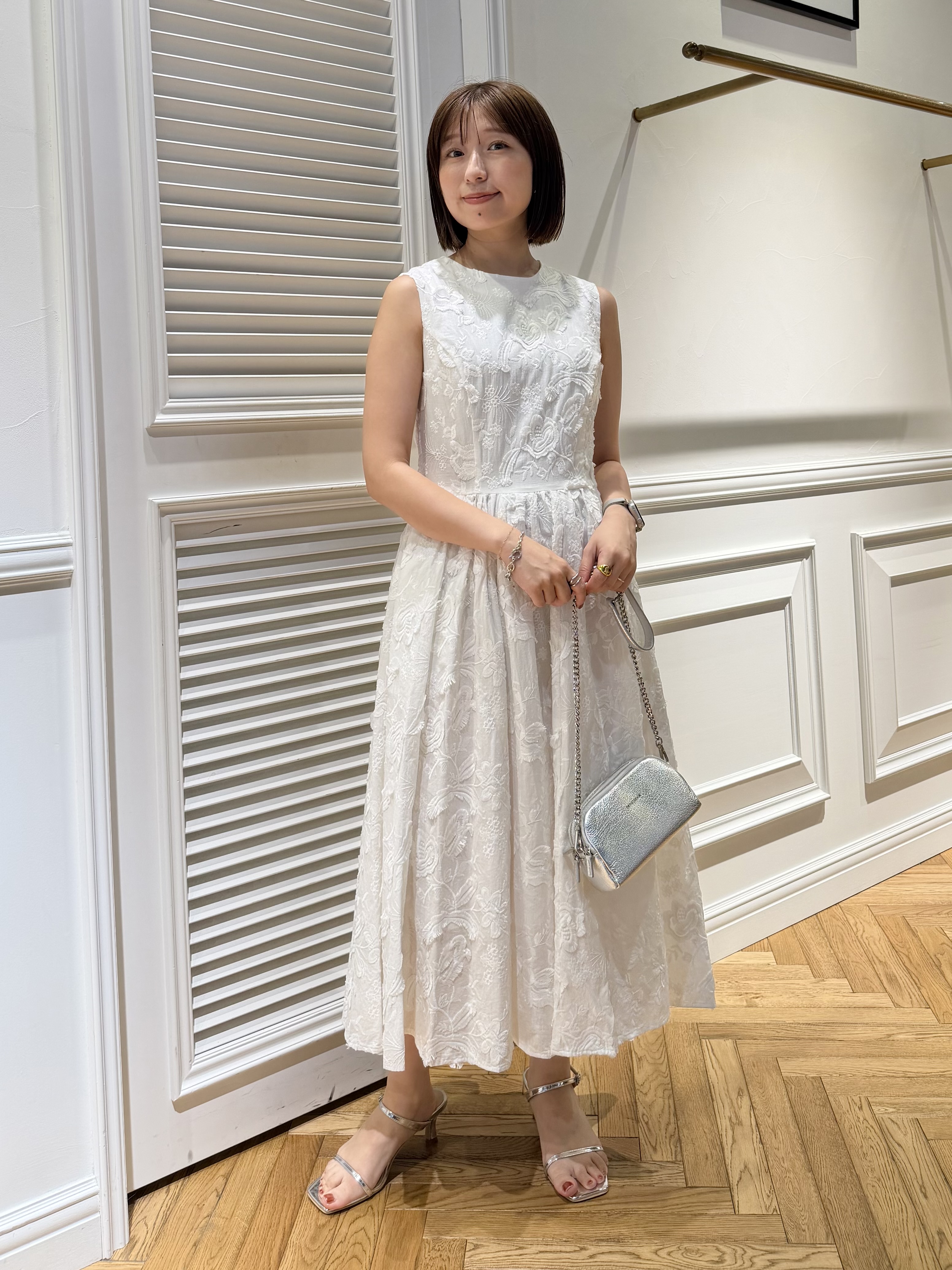 つじ まこさんの「DRESSTERIOR｜【ウォッシャブル】コットン エンブロイダリードレス」を使ったコーディネート