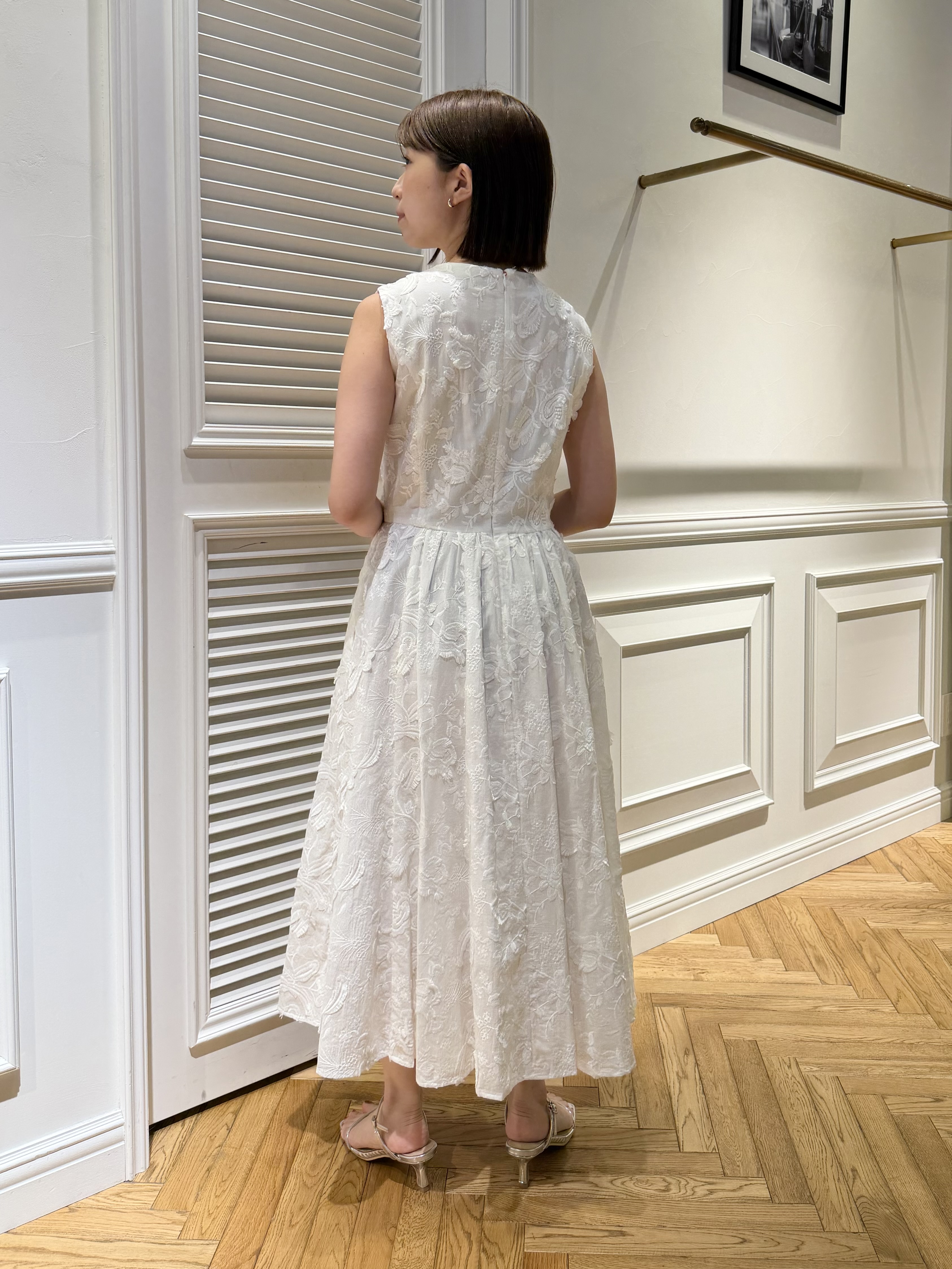 つじ まこさんの「DRESSTERIOR｜【ウォッシャブル】コットン エンブロイダリードレス」を使ったコーディネート