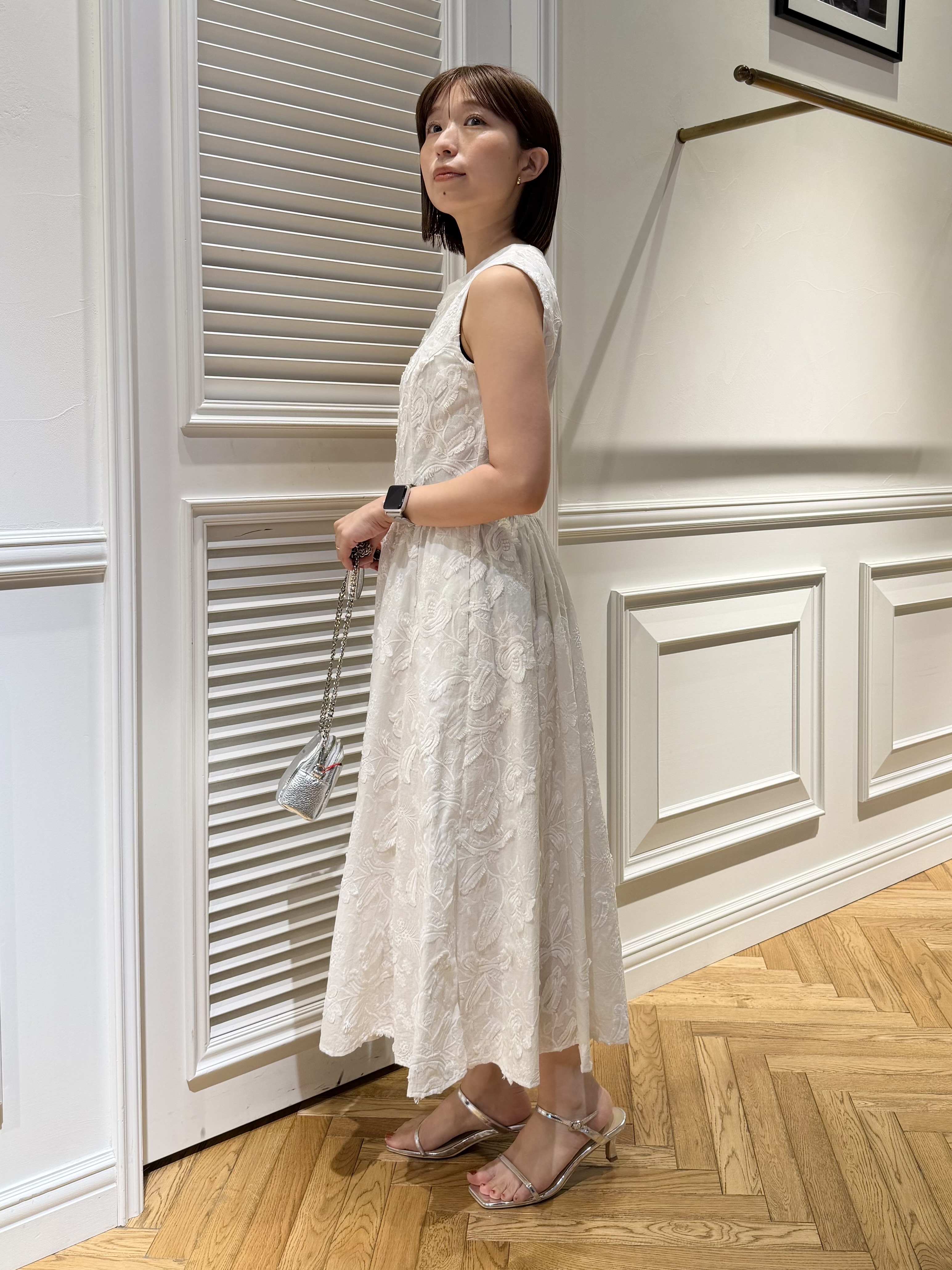 つじ まこさんの「DRESSTERIOR｜【ウォッシャブル】コットン エンブロイダリードレス」を使ったコーディネート
