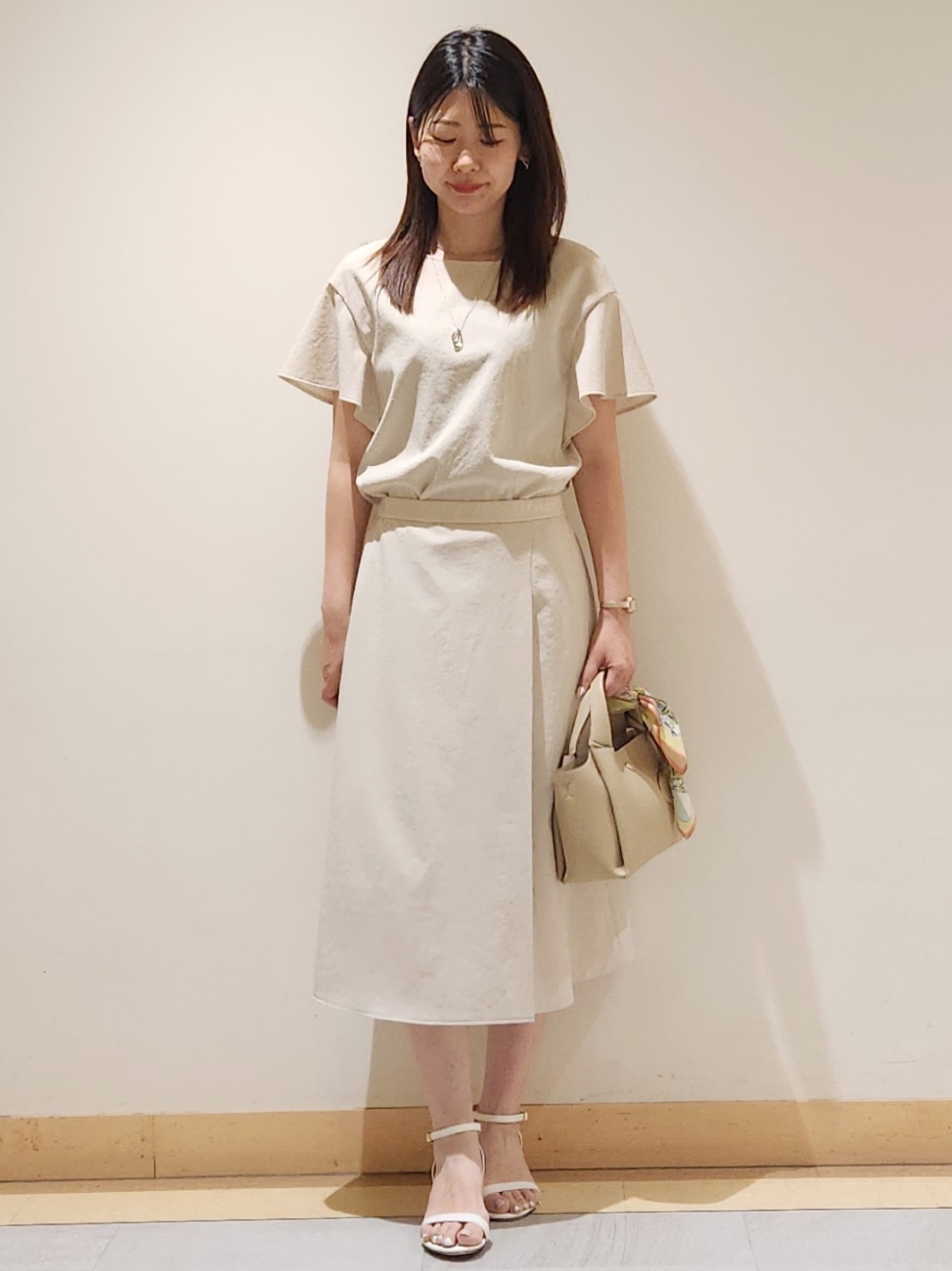 yukaさんの「COUP DE CHANCE｜【手洗い可／日本製】リネンライク フリル袖ブラウス」を使ったコーディネート