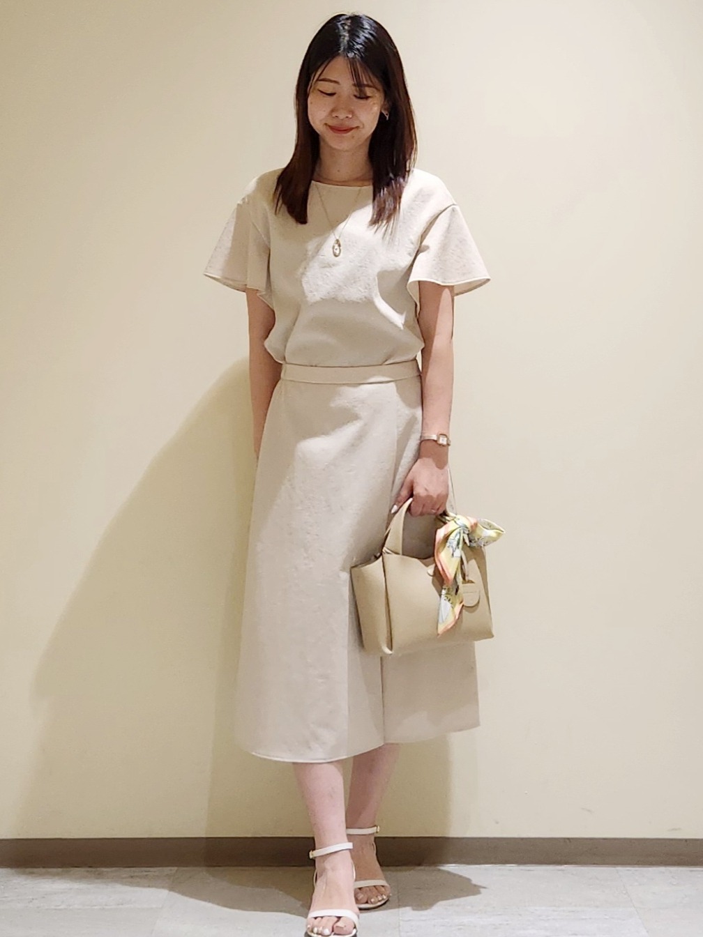 yukaさんの「COUP DE CHANCE｜【手洗い可／日本製】リネンライク フリル袖ブラウス」を使ったコーディネート