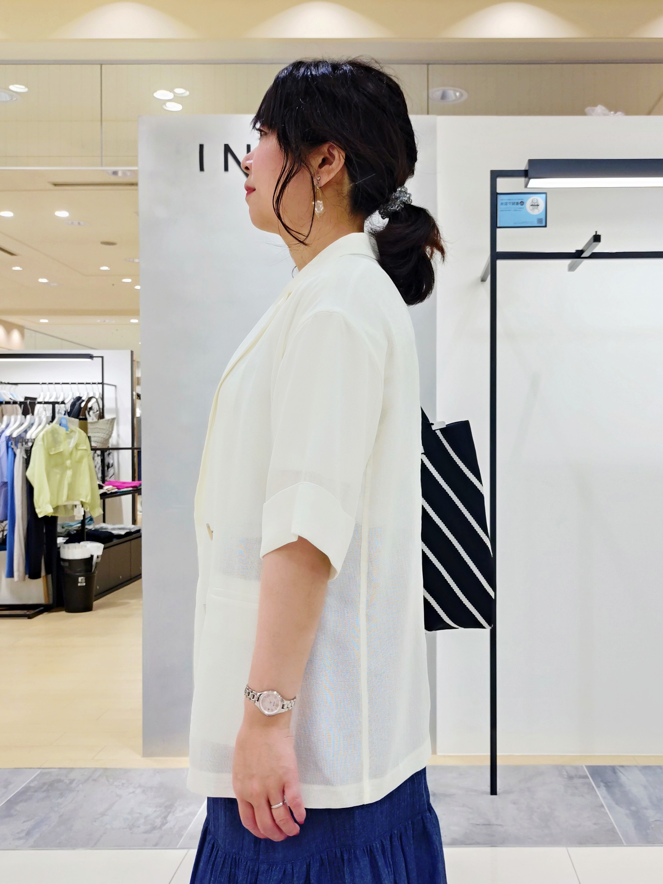 TOMOMIさんの「INDIVI｜【洗える／メッシュ素材／SETUP可能】半袖シアージャケット」を使ったコーディネート