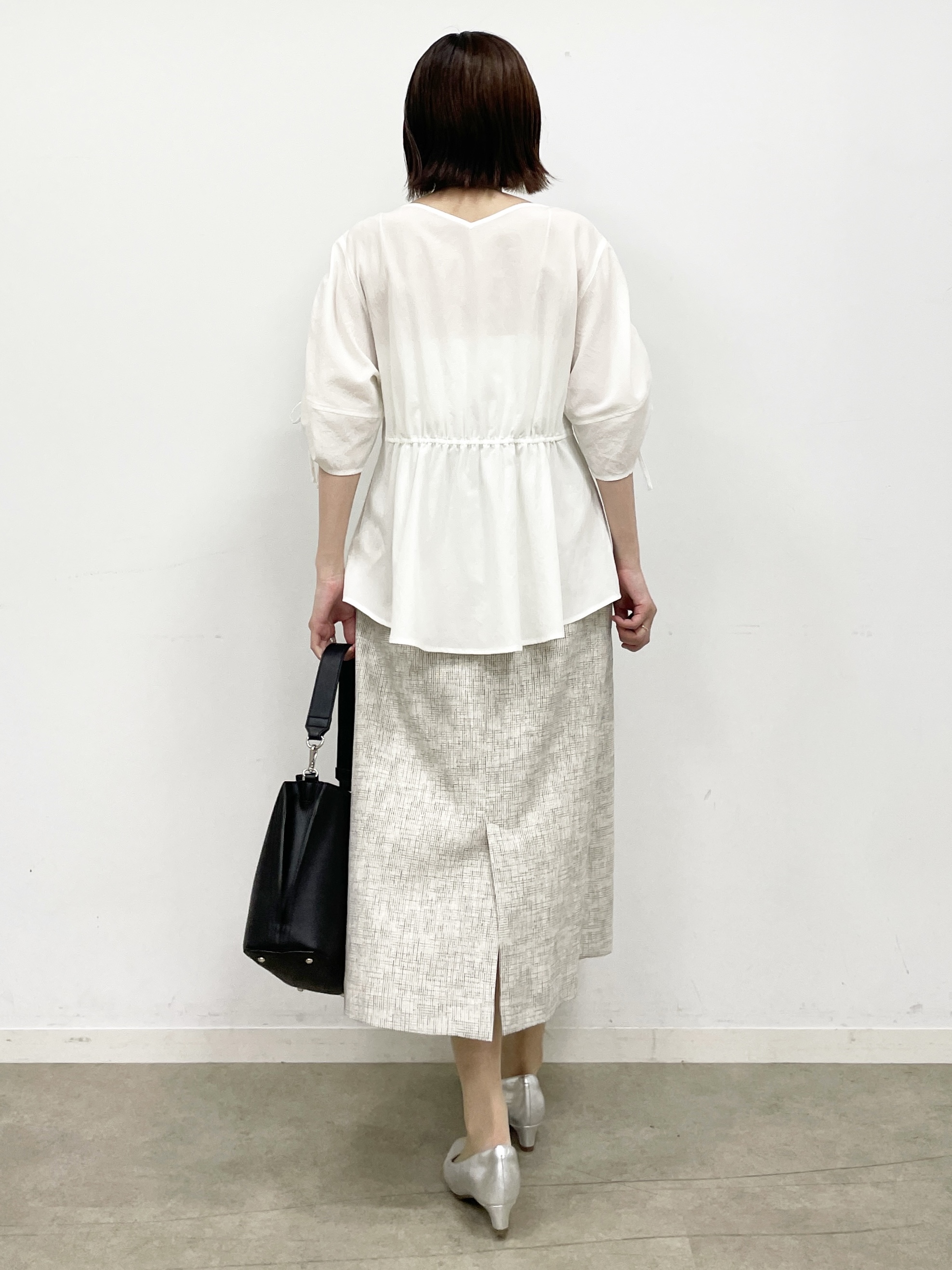あやたかさんの「Reflect｜【通気性あり／涼しい／マシンウォッシャブル】ウエストギャザーブラウス」を使ったコーディネート