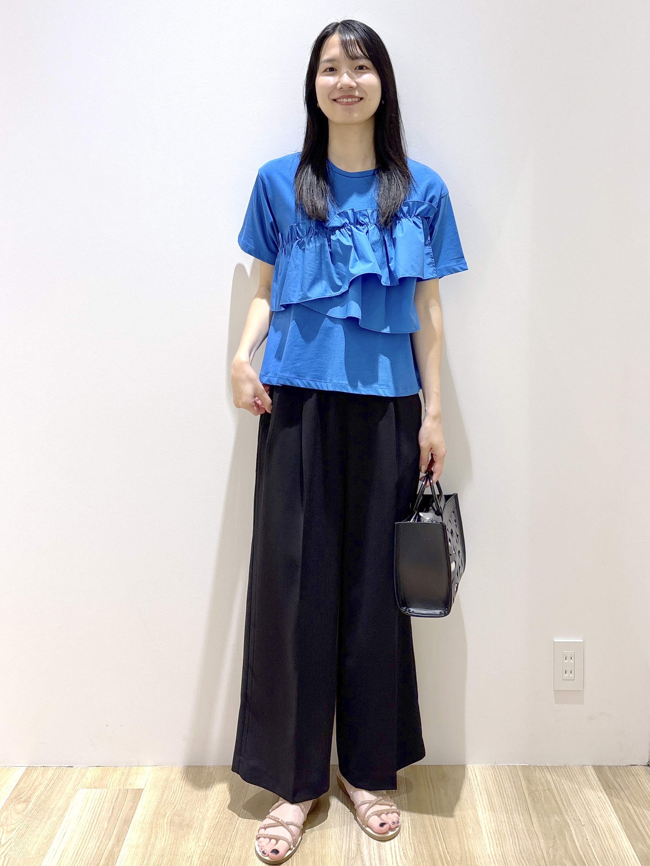 sachikoさんの「OPAQUE.CLIP｜【接触冷感】アシメフリルドッキングカットソー《洗濯機OK》」を使ったコーディネート