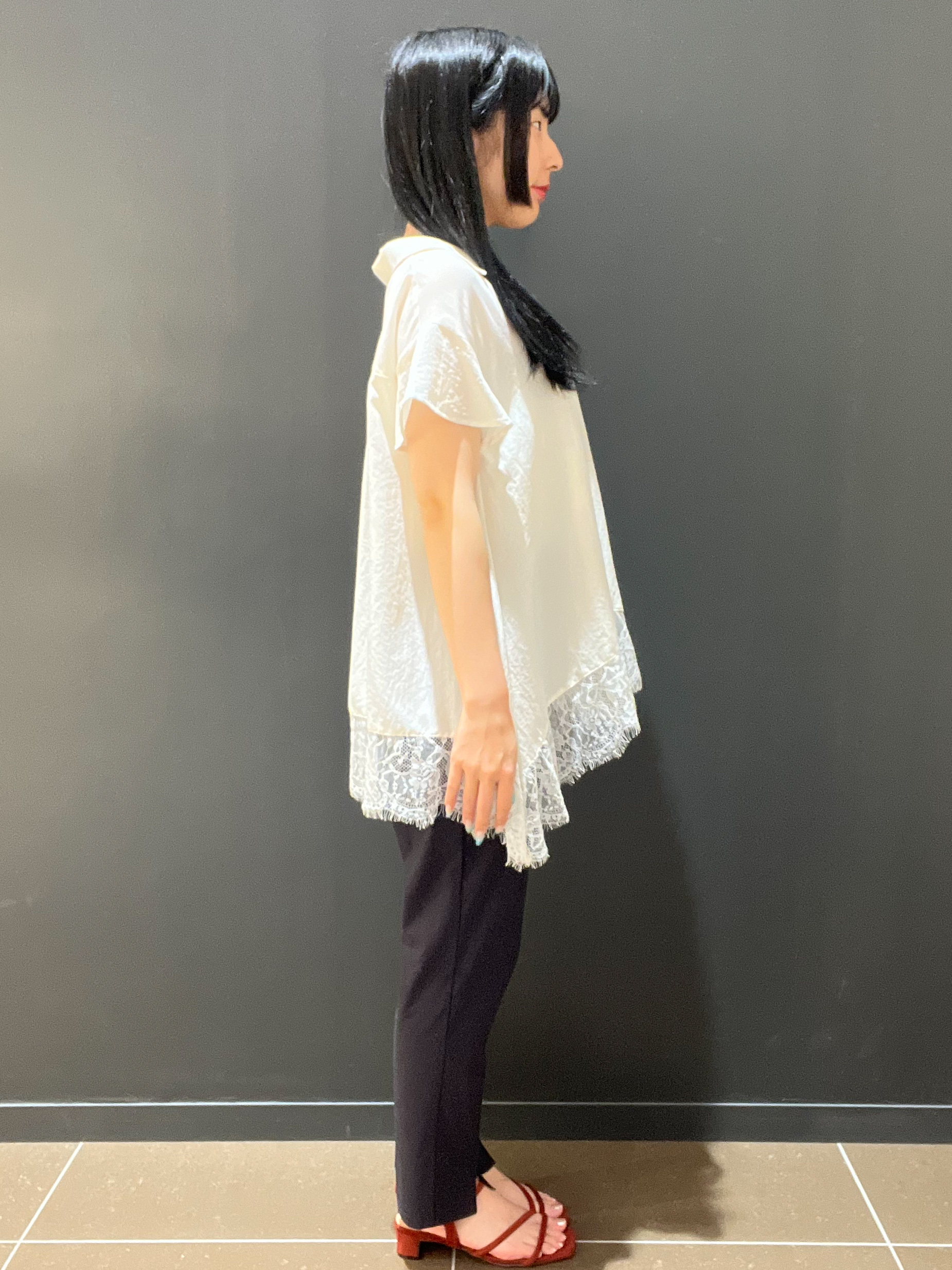 yunさんの「OPAQUE.CLIP｜裾レース スキッパーブラウス【洗濯機OK】」を使ったコーディネート