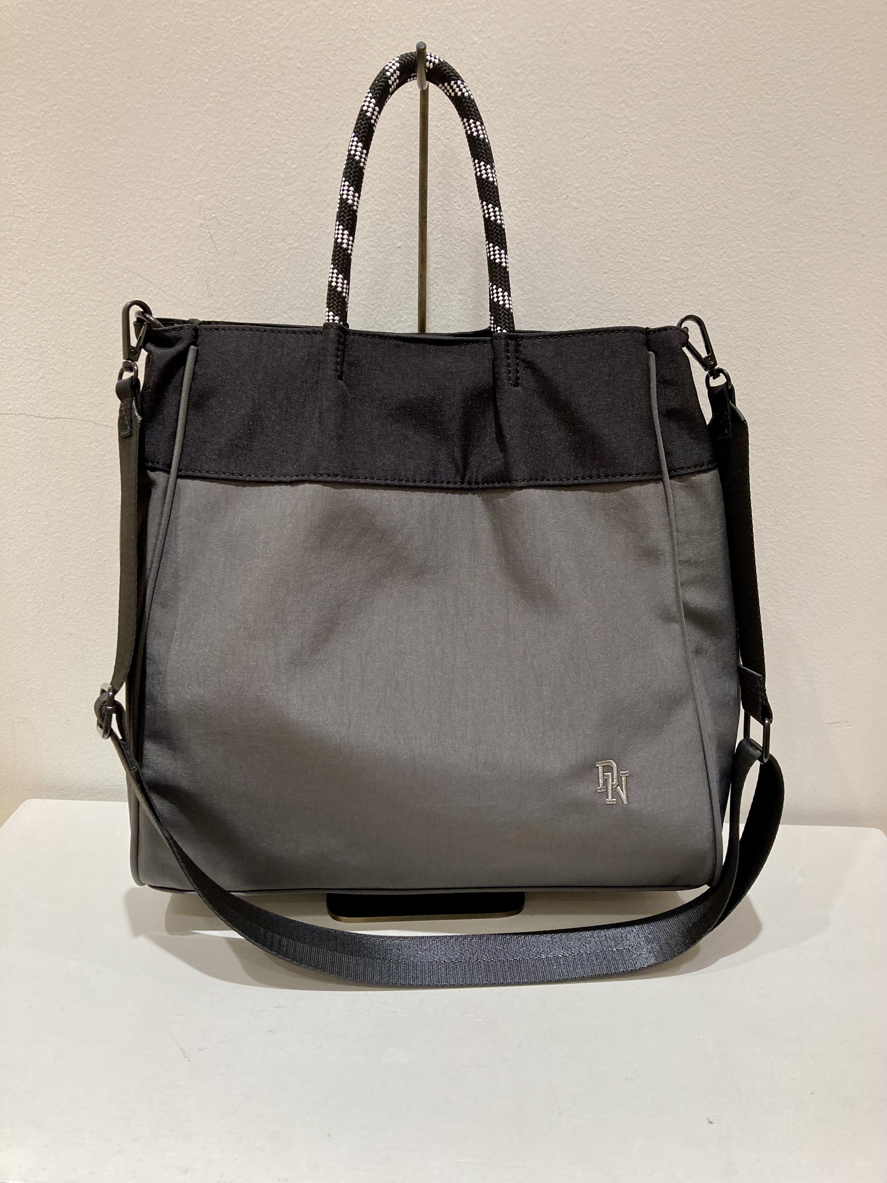 YAMAさんの「Dessin｜【軽量・2WAY】カラーコードトート」を使ったコーディネート
