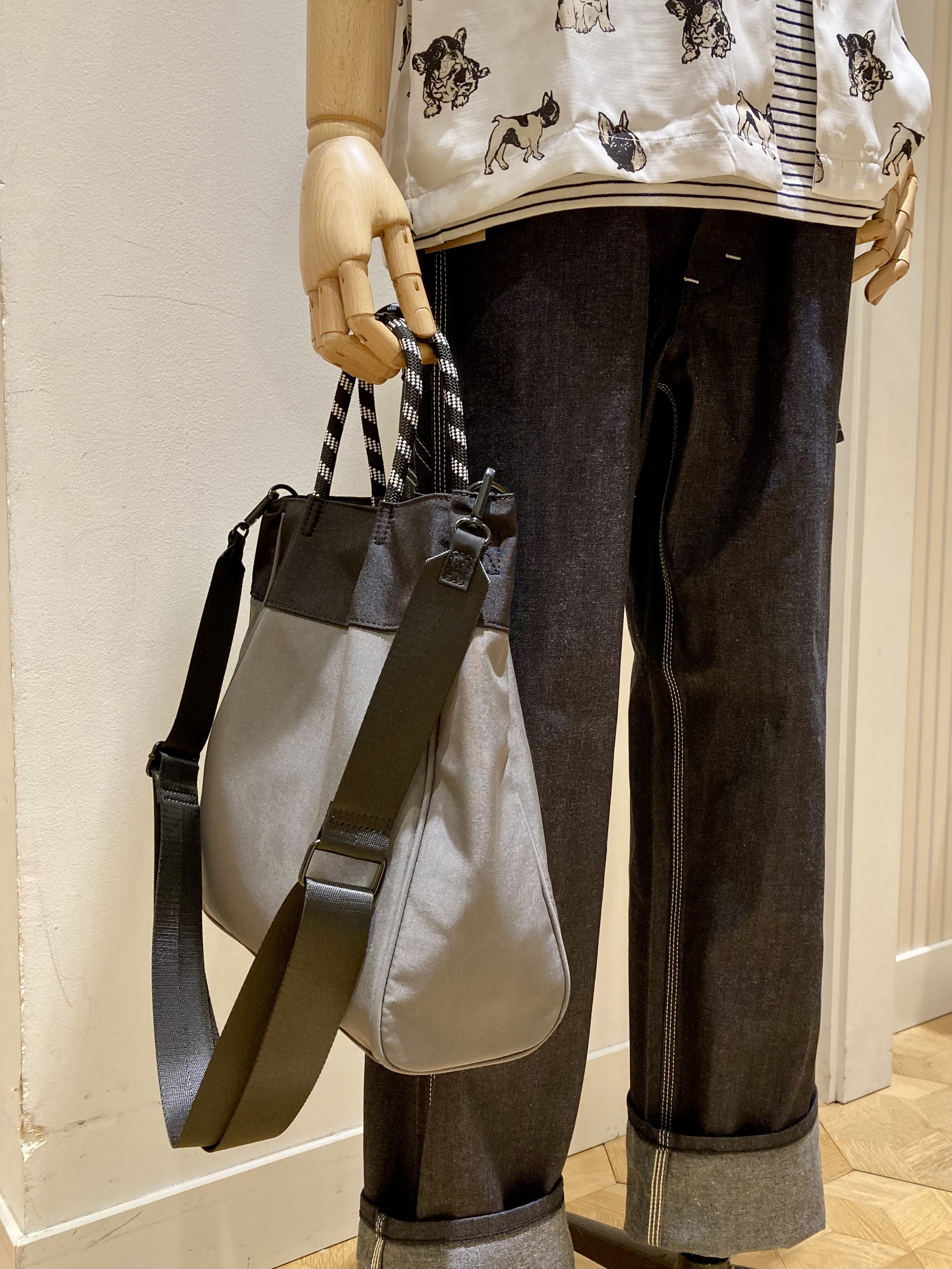 YAMAさんの「Dessin｜【軽量・2WAY】カラーコードトート」を使ったコーディネート