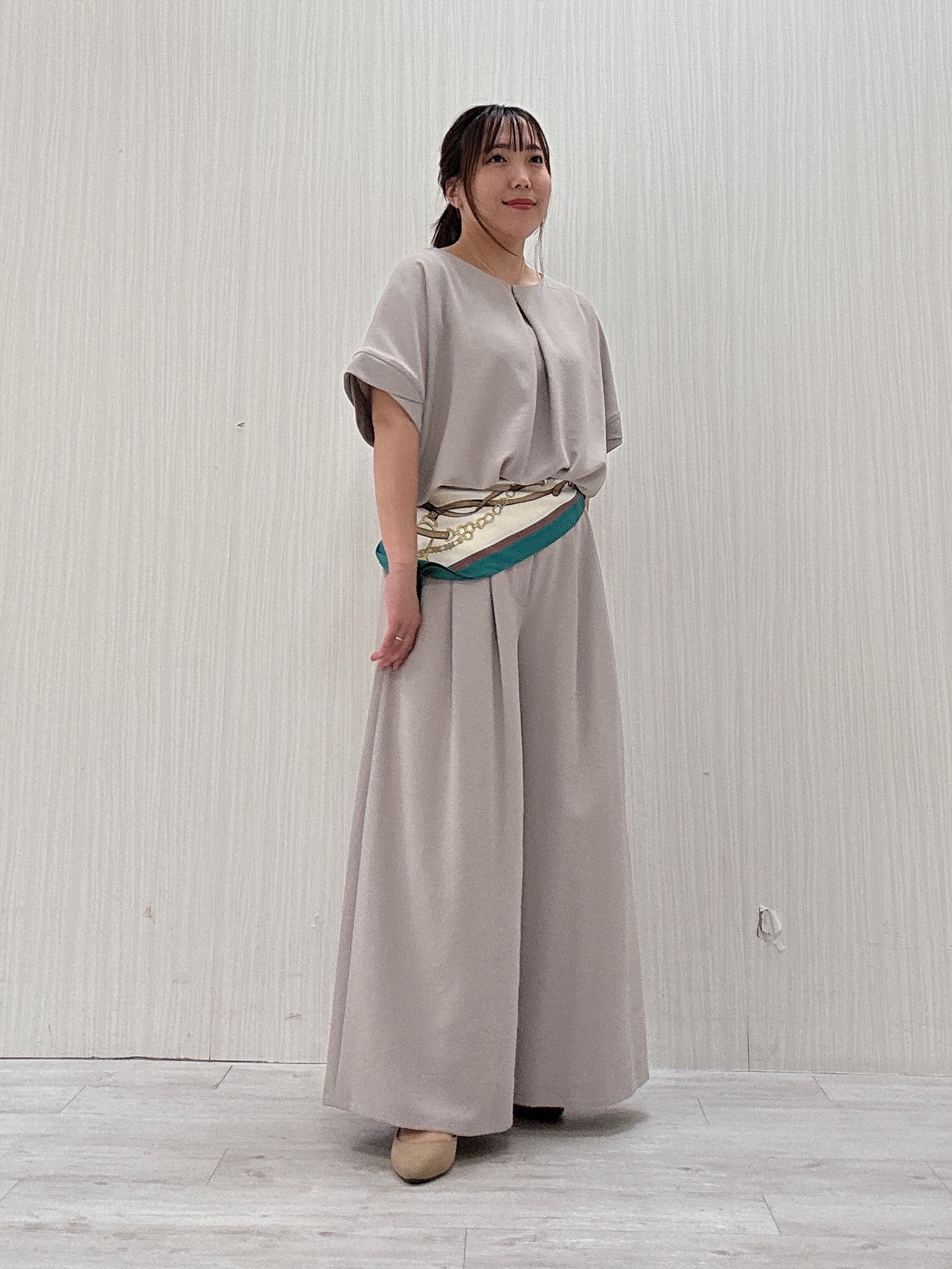 ayakaさんの「UNTITLED｜【前後2WAY/はっ水/セットアップ可】リラクシーフレンチスリーブブラウス」を使ったコーディネート