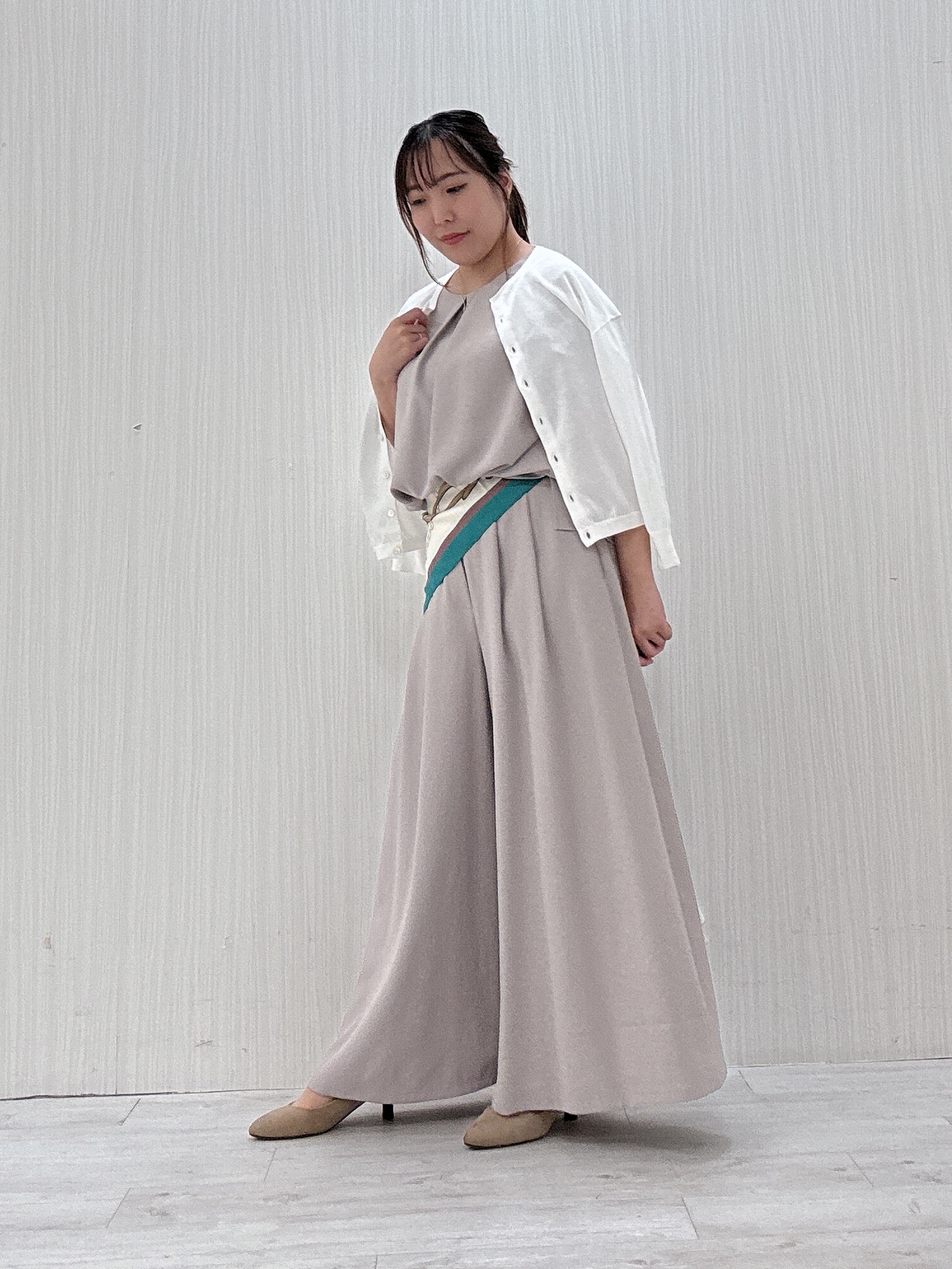 ayakaさんの「UNTITLED｜【前後2WAY/はっ水/セットアップ可】リラクシーフレンチスリーブブラウス」を使ったコーディネート