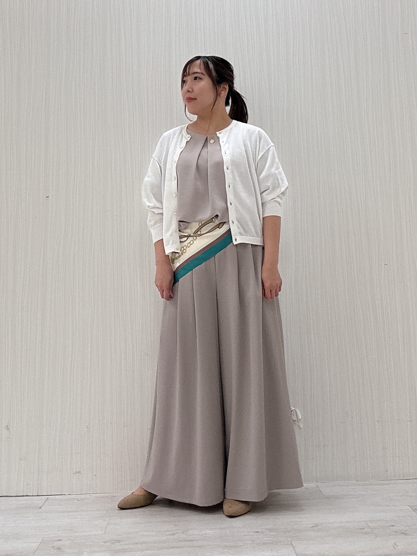 ayakaさんの「UNTITLED｜【前後2WAY/はっ水/セットアップ可】リラクシーフレンチスリーブブラウス」を使ったコーディネート