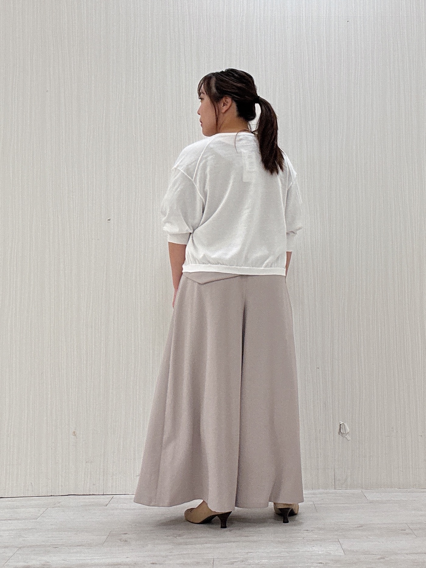 ayakaさんの「UNTITLED｜【前後2WAY/はっ水/セットアップ可】リラクシーフレンチスリーブブラウス」を使ったコーディネート