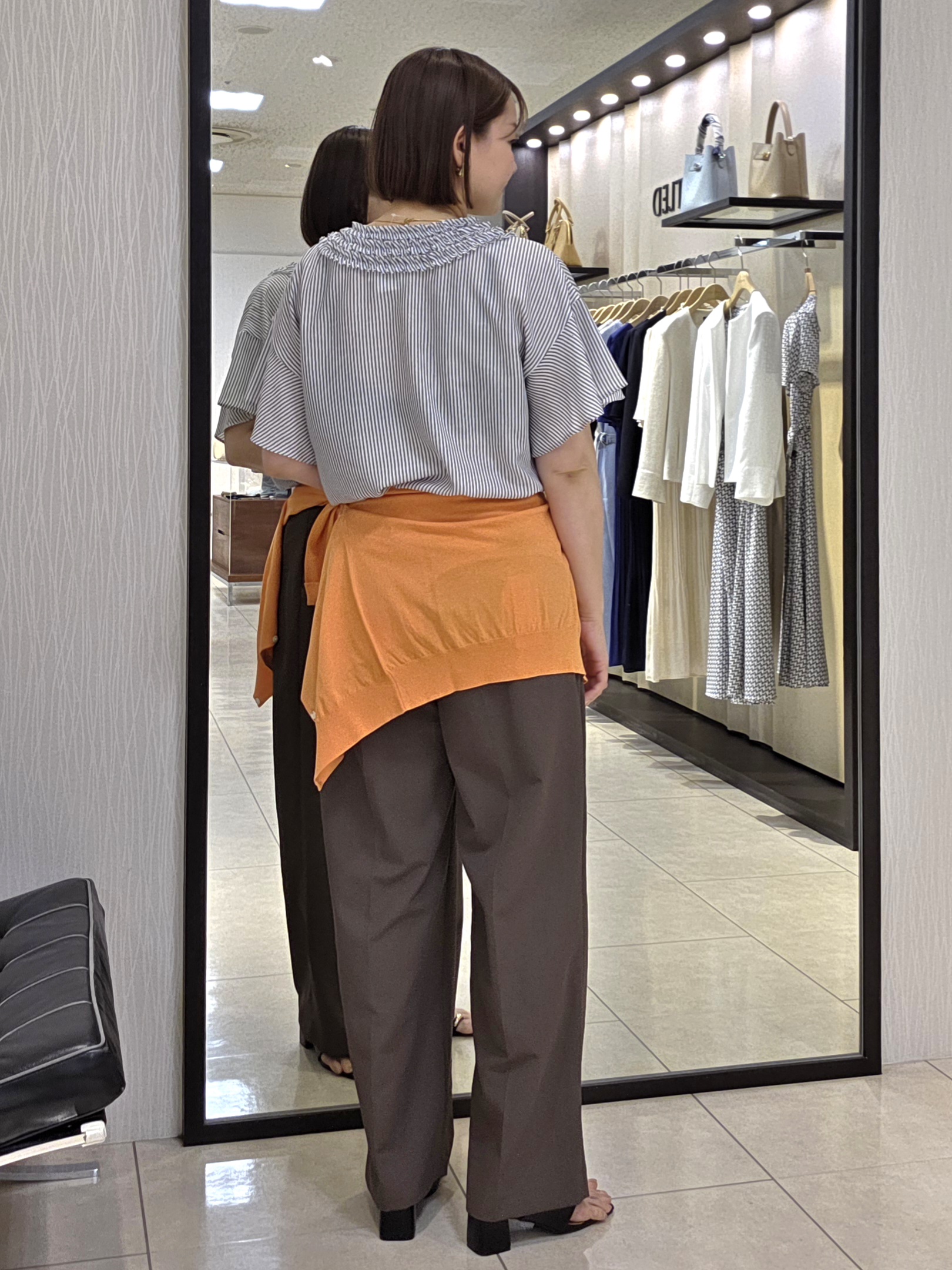 naokoさんの「UNTITLED｜【接触冷感/通気性/洗える】Vネックフリルブラウス」を使ったコーディネート
