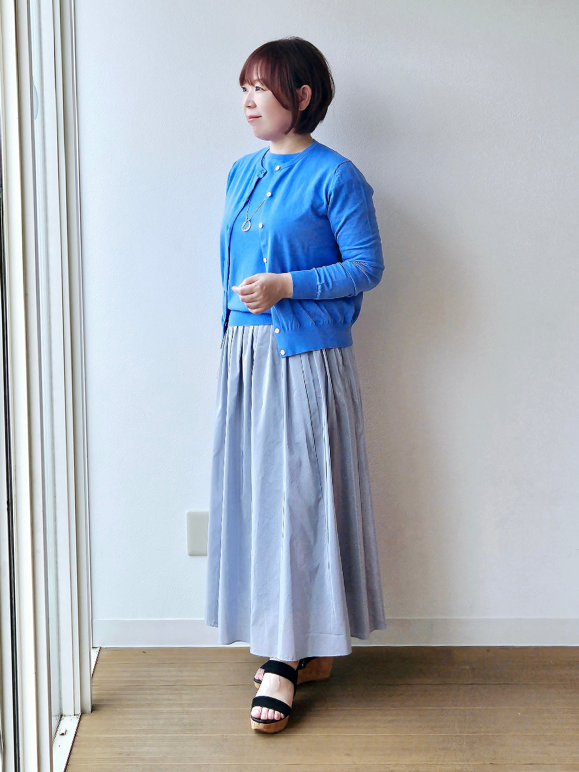 やじまさんの「UNTITLED｜【9色展開/アンサンブル可】コットンクルーネックカーディガン」を使ったコーディネート