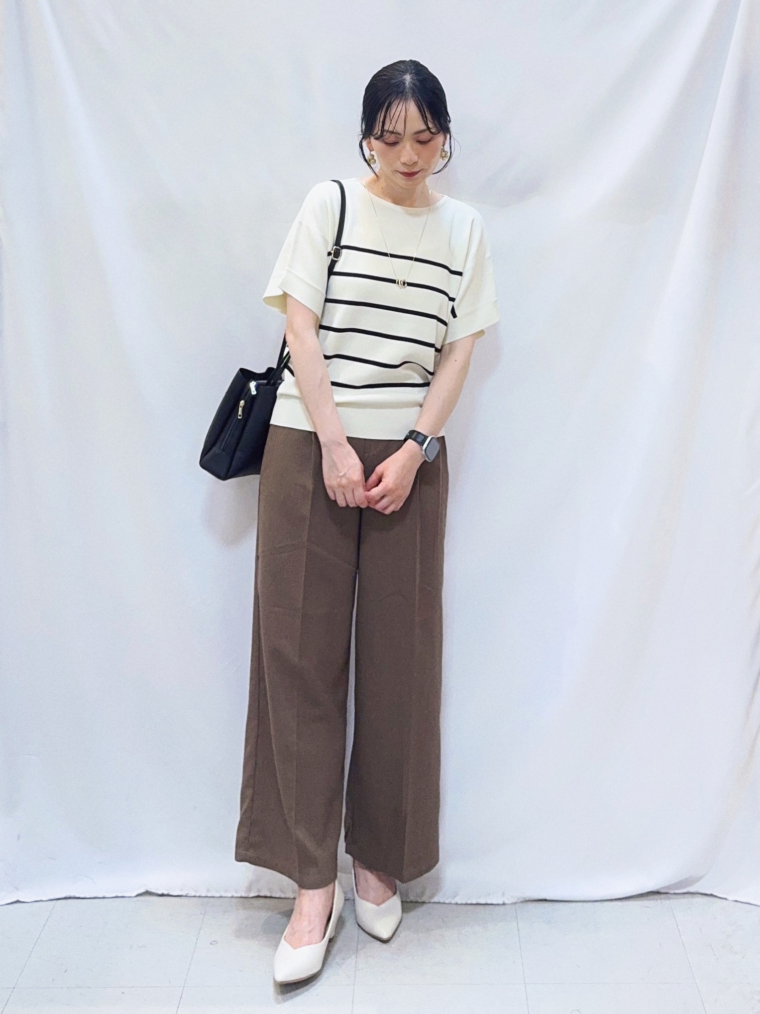𝐇𝐢𝐫𝐨𝐦𝐢さんの「SHOO･LA･RUE｜【毎日洗える/ひんやり/UV/S-LL】二の腕隠れる さらっとドルマン半袖ニット」を使ったコーディネート