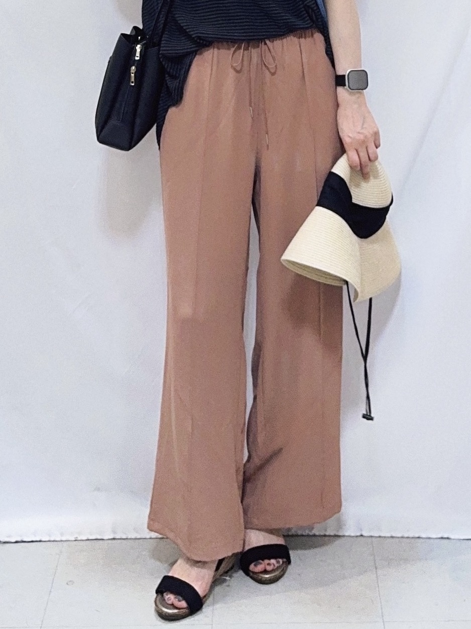𝐇𝐢𝐫𝐨𝐦𝐢さんの「SHOO･LA･RUE｜【綿100%/UV/S-LL/体型カバー】優しく透ける 柔らかシアーデニムシャツ」を使ったコーディネート