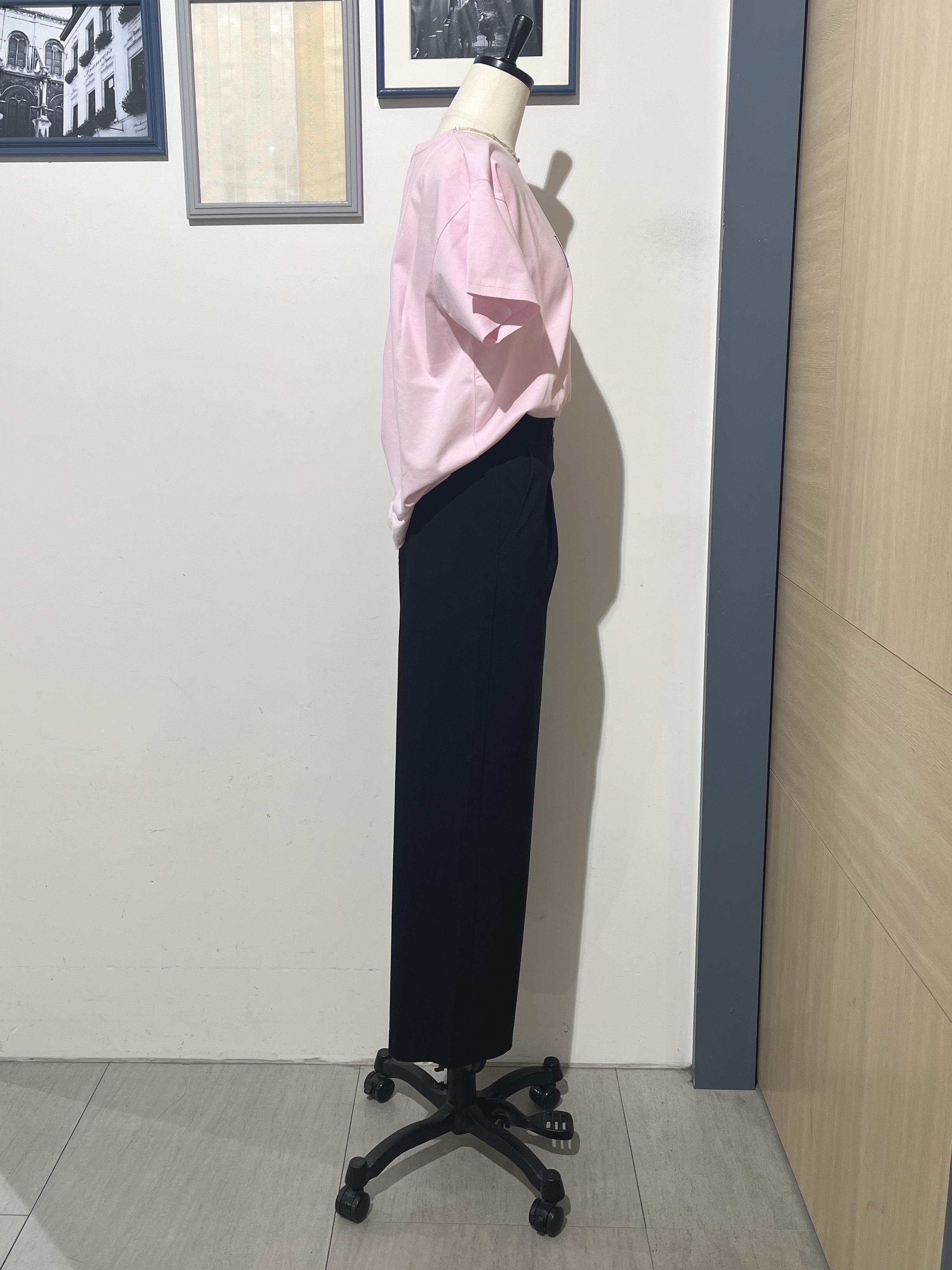 ほくとさんの「grove｜【遮熱／吸水速乾／接触冷感／UVカット】ベーシックロゴTシャツ」を使ったコーディネート