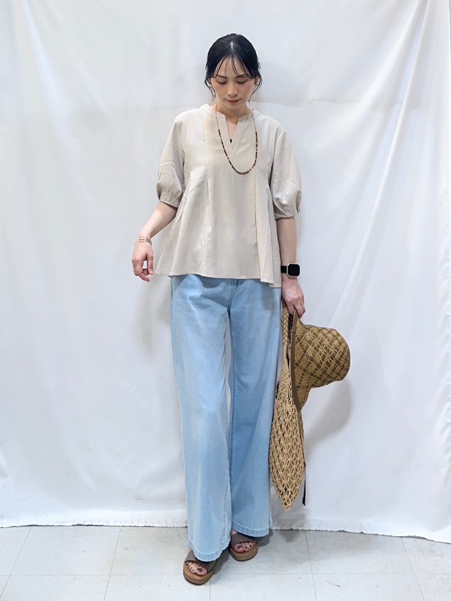 𝐇𝐢𝐫𝐨𝐦𝐢さんの「SHOO･LA･RUE｜【高レビュー/洗濯後しわになりにくい/インせず着られる】自然に体型カバー 麻調ペプラムブラウス」を使ったコーディネート