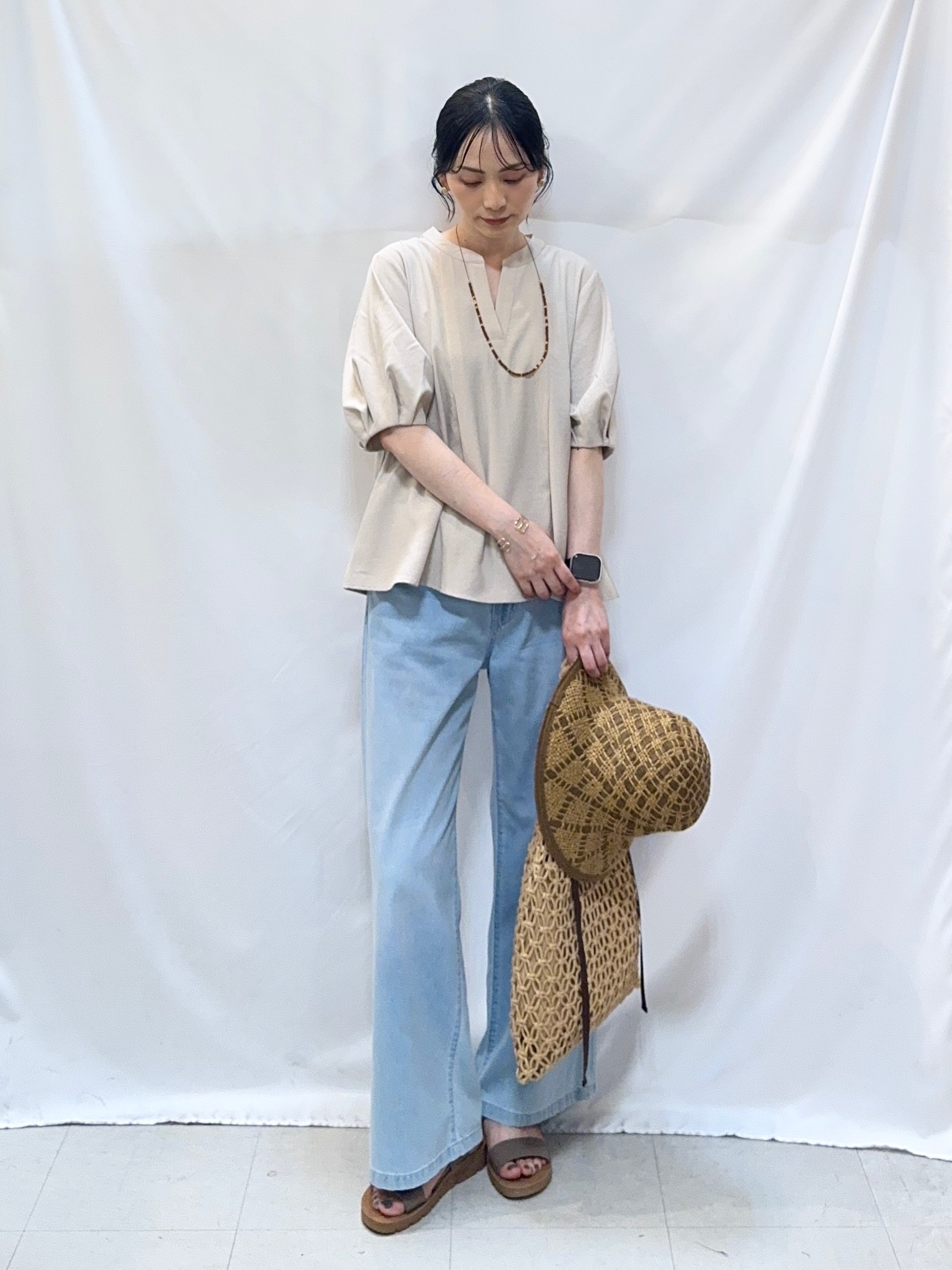 𝐇𝐢𝐫𝐨𝐦𝐢さんの「SHOO･LA･RUE｜【高レビュー/洗濯後しわになりにくい/インせず着られる】自然に体型カバー 麻調ペプラムブラウス」を使ったコーディネート