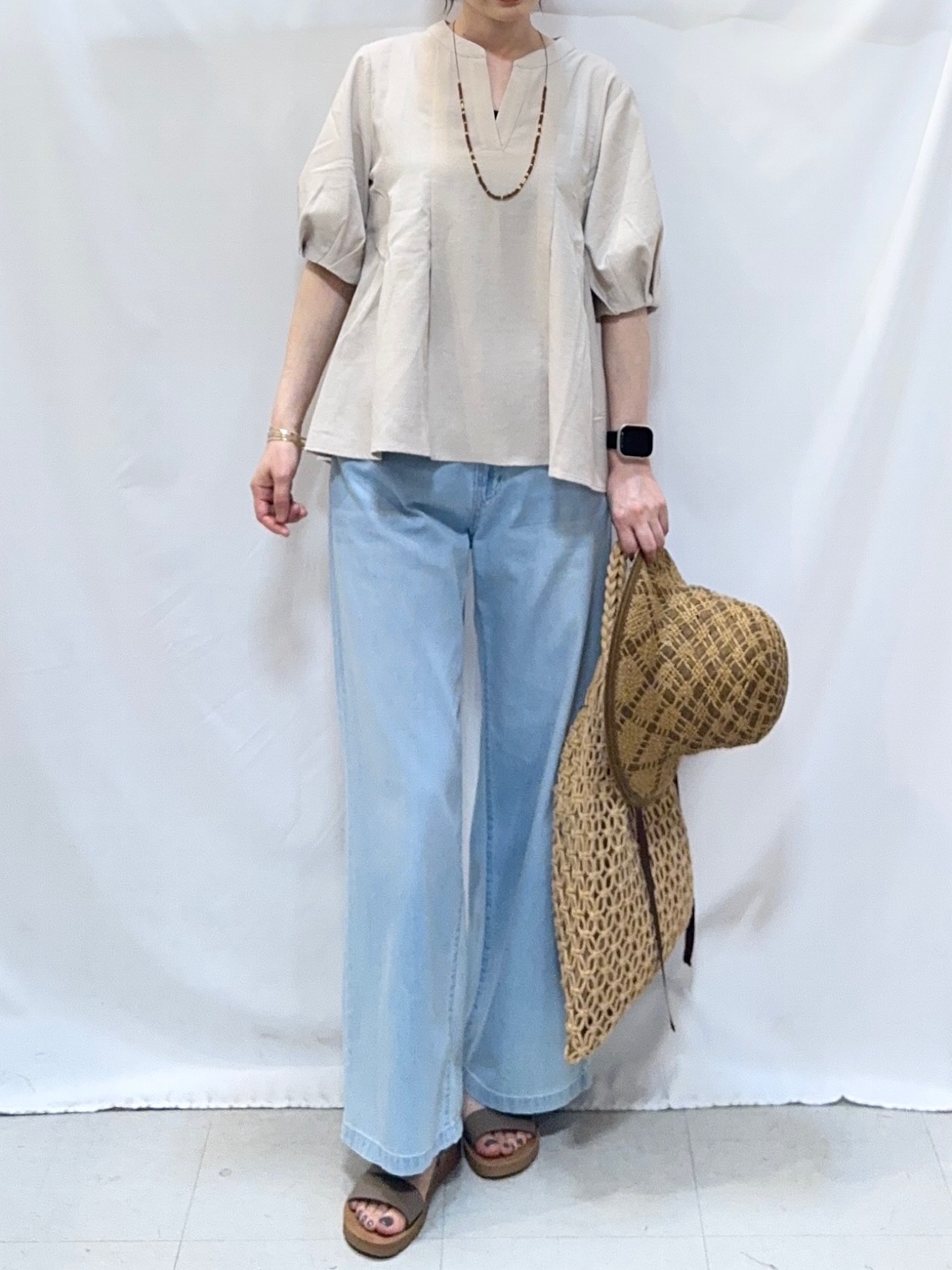 𝐇𝐢𝐫𝐨𝐦𝐢さんの「SHOO･LA･RUE｜【高レビュー/洗濯後しわになりにくい/インせず着られる】自然に体型カバー 麻調ペプラムブラウス」を使ったコーディネート