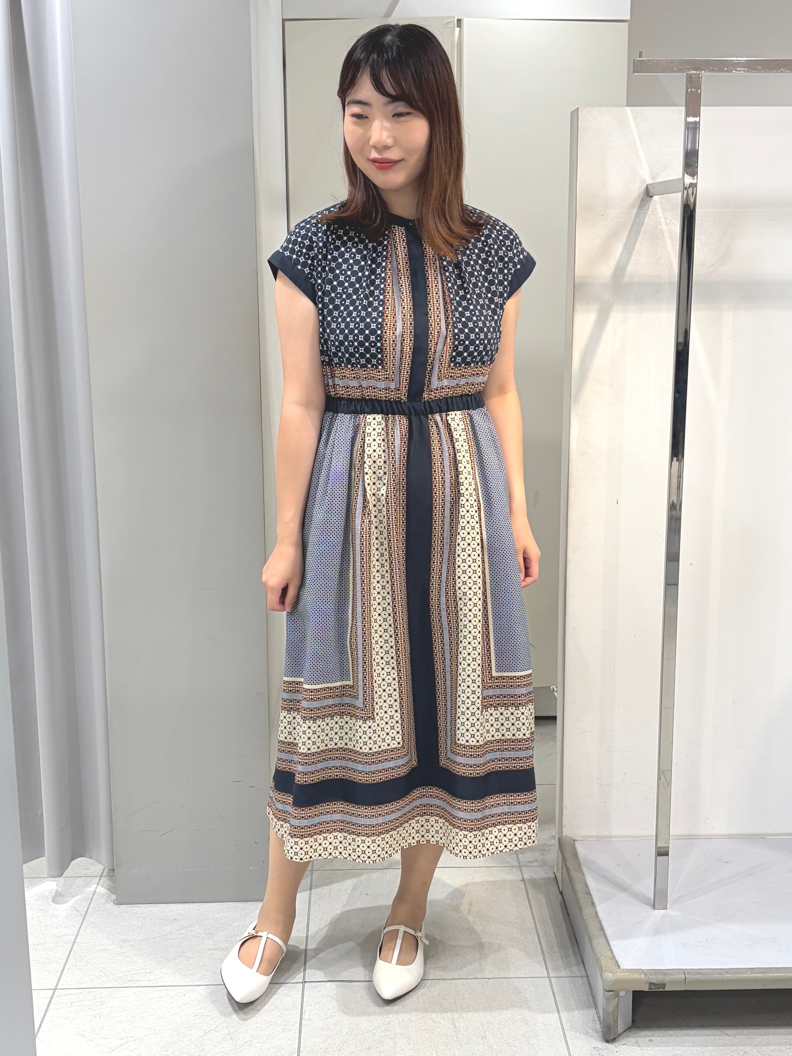 AZUSAさんの「Reflect｜幾何学柄フレンチスリーブワンピース」を使ったコーディネート