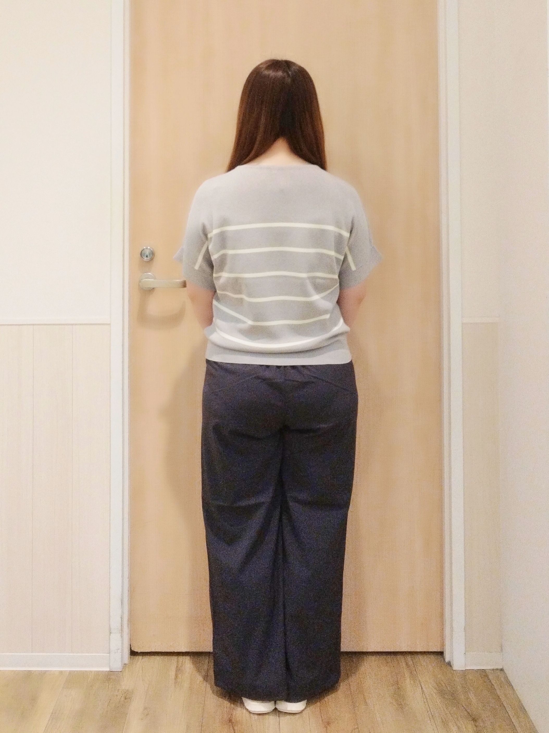 mさんの「SHOO･LA･RUE｜【毎日洗える/ひんやり/UV/S-LL】二の腕隠れる さらっとドルマン半袖ニット」を使ったコーディネート