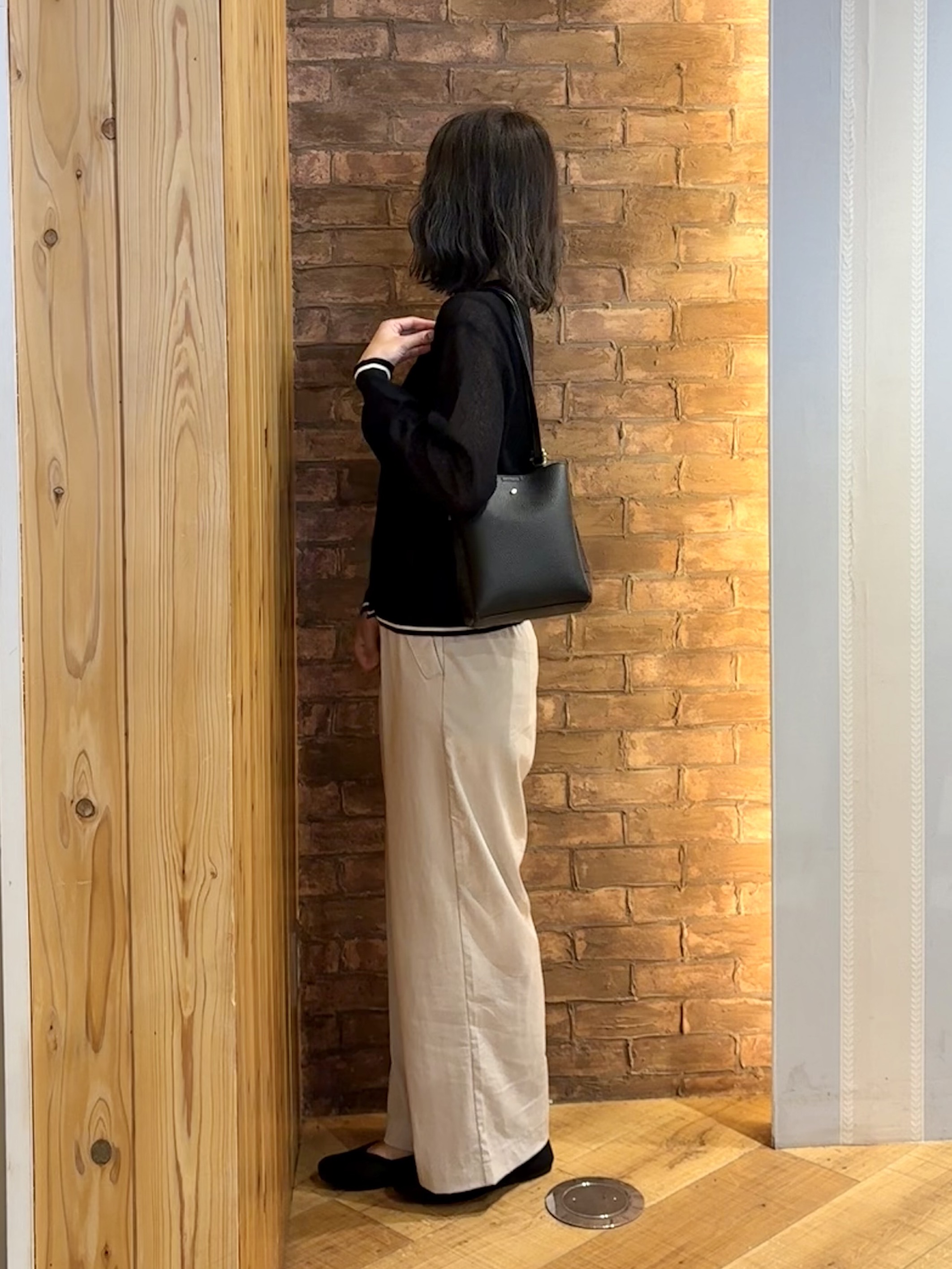 mieさんの「SHOO･LA･RUE｜【S-LL/洗濯機可】さらっとタッチ ほんのりシアーカーディガン」を使ったコーディネート