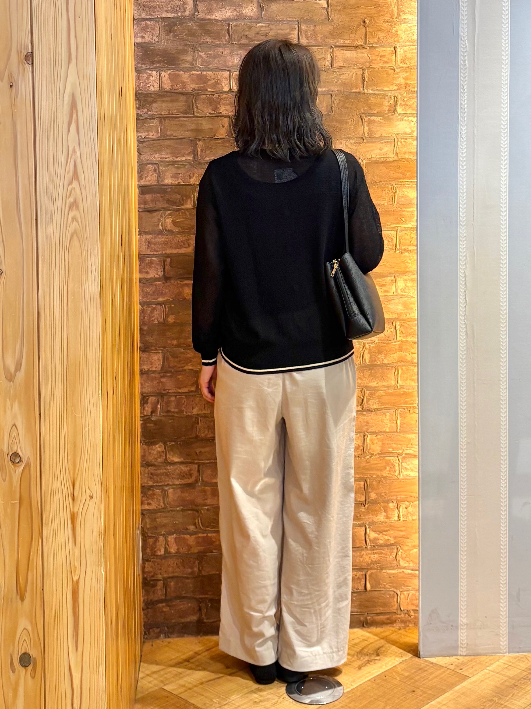 mieさんの「SHOO･LA･RUE｜【S-LL/洗濯機可】さらっとタッチ ほんのりシアーカーディガン」を使ったコーディネート