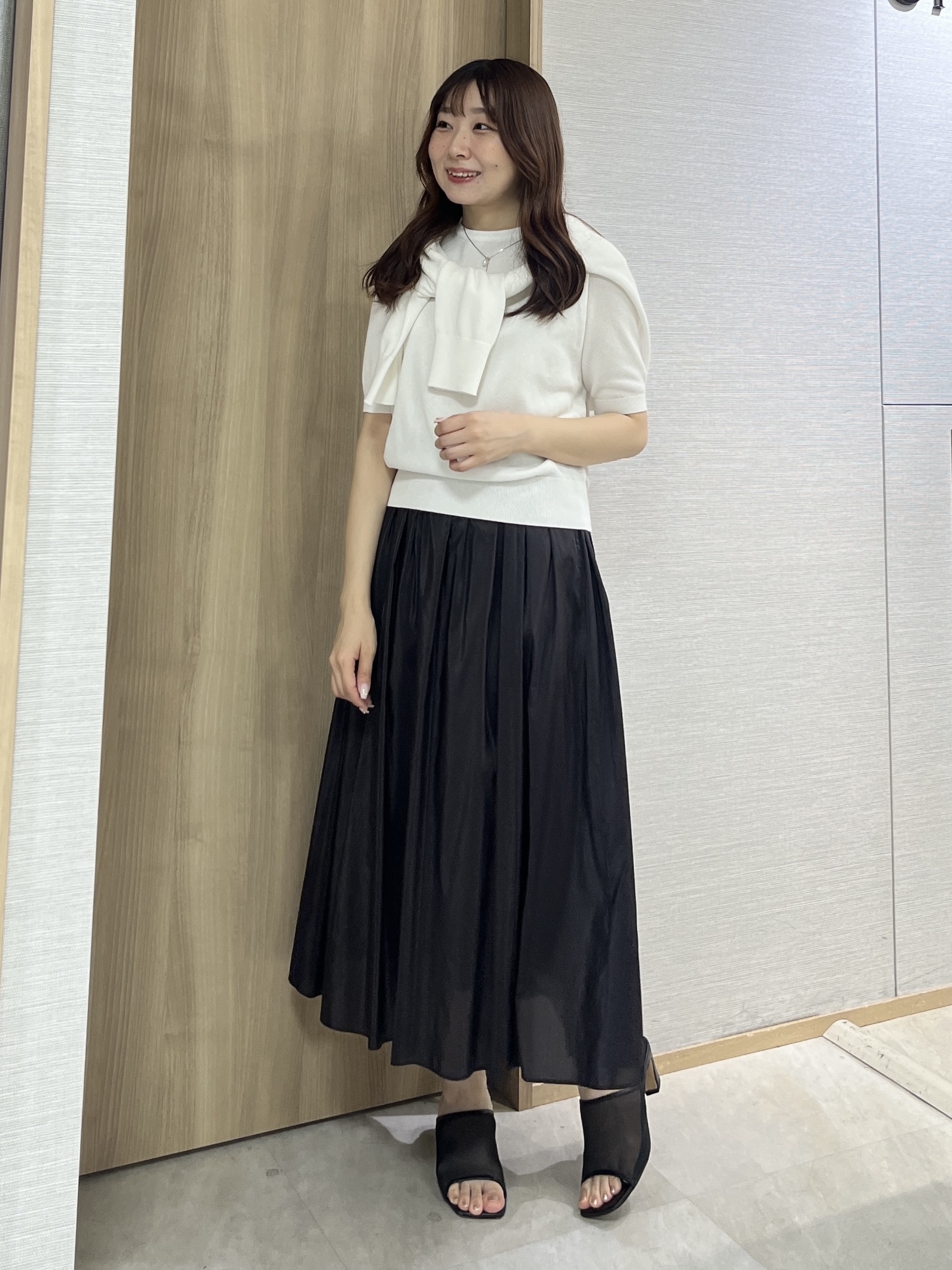 KAHOさんの「UNTITLED｜【アンサンブル可】ラメ混クルーネックプルオーバー」を使ったコーディネート
