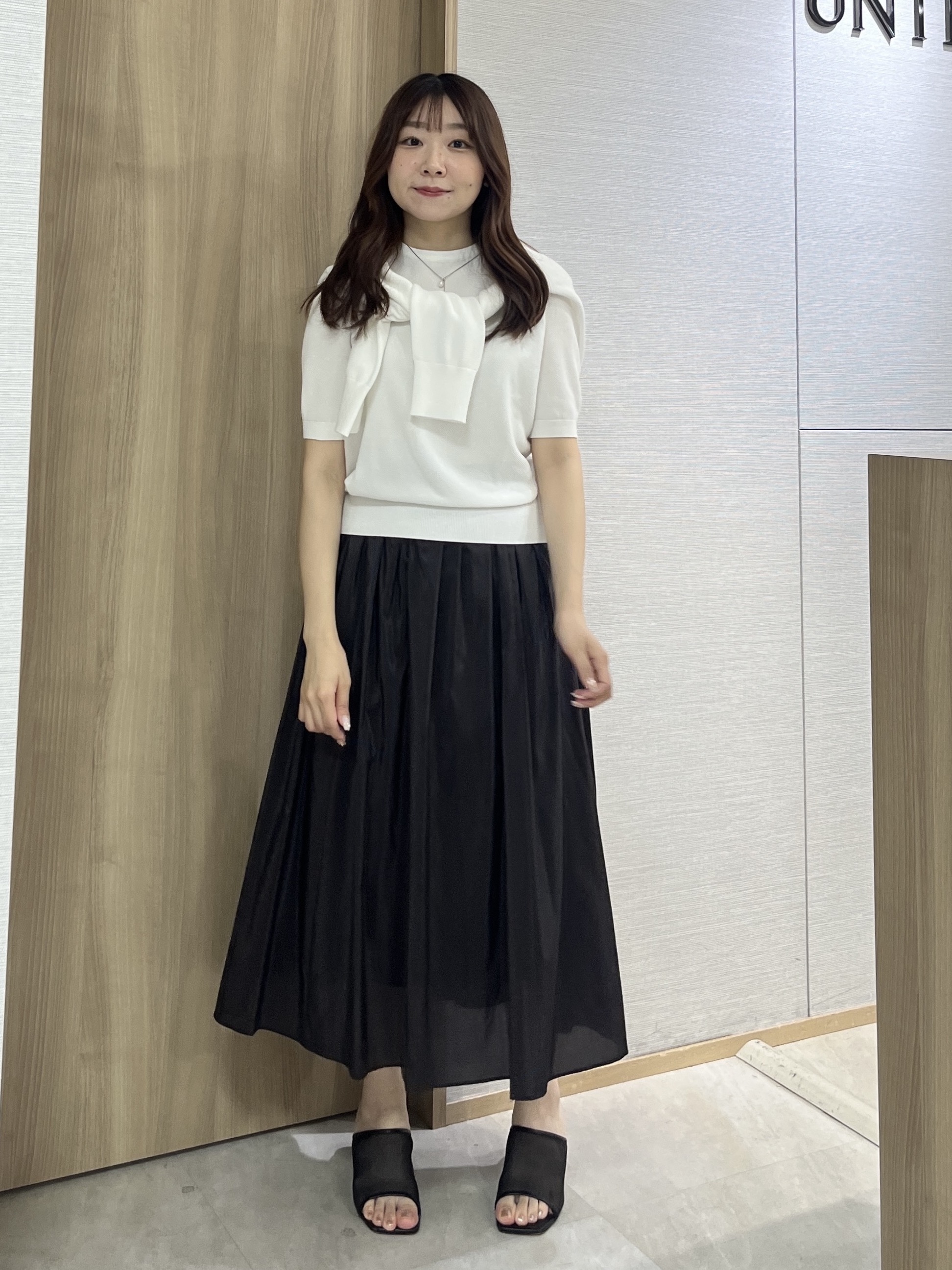 KAHOさんの「UNTITLED｜【アンサンブル可】ラメ混クルーネックプルオーバー」を使ったコーディネート