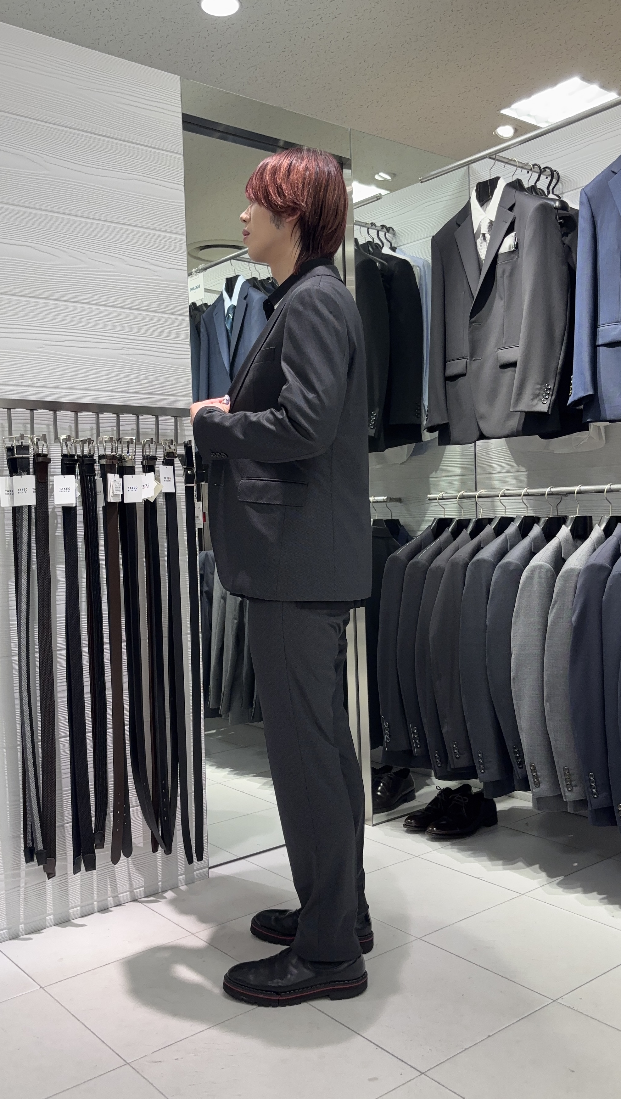 こうへいさんの「TAKEO KIKUCHI｜【BOWLER HAT LABEL】ピンヘッドジャージ スラックス」を使ったコーディネート