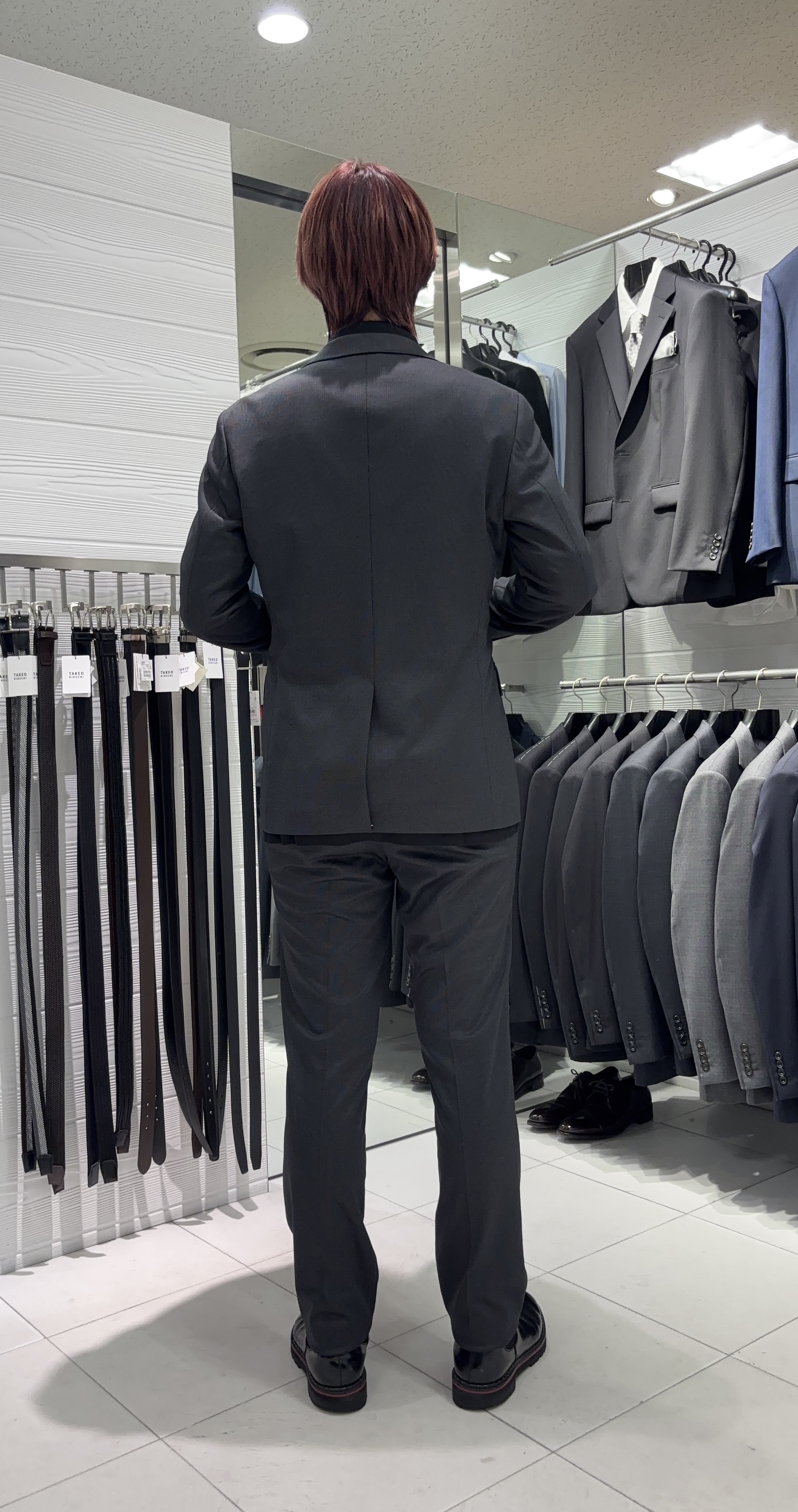 こうへいさんの「TAKEO KIKUCHI｜【BOWLER HAT LABEL】ピンヘッドジャージ スラックス」を使ったコーディネート