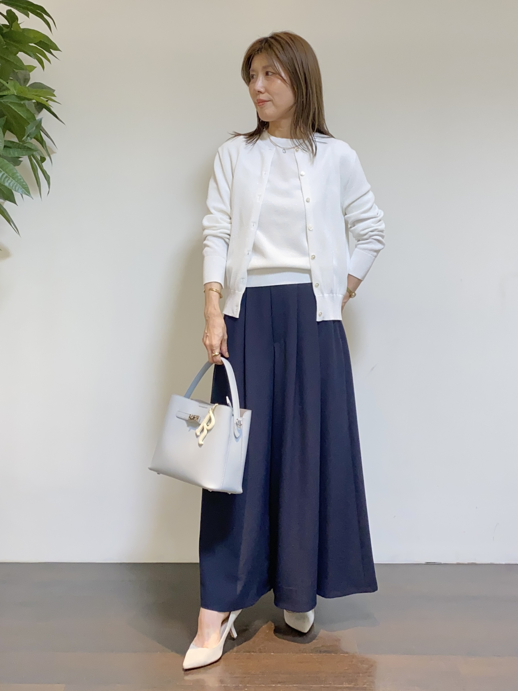 tomoさんの「UNTITLED｜【アンサンブル可】ラメ混クルーネックカーディガン」を使ったコーディネート