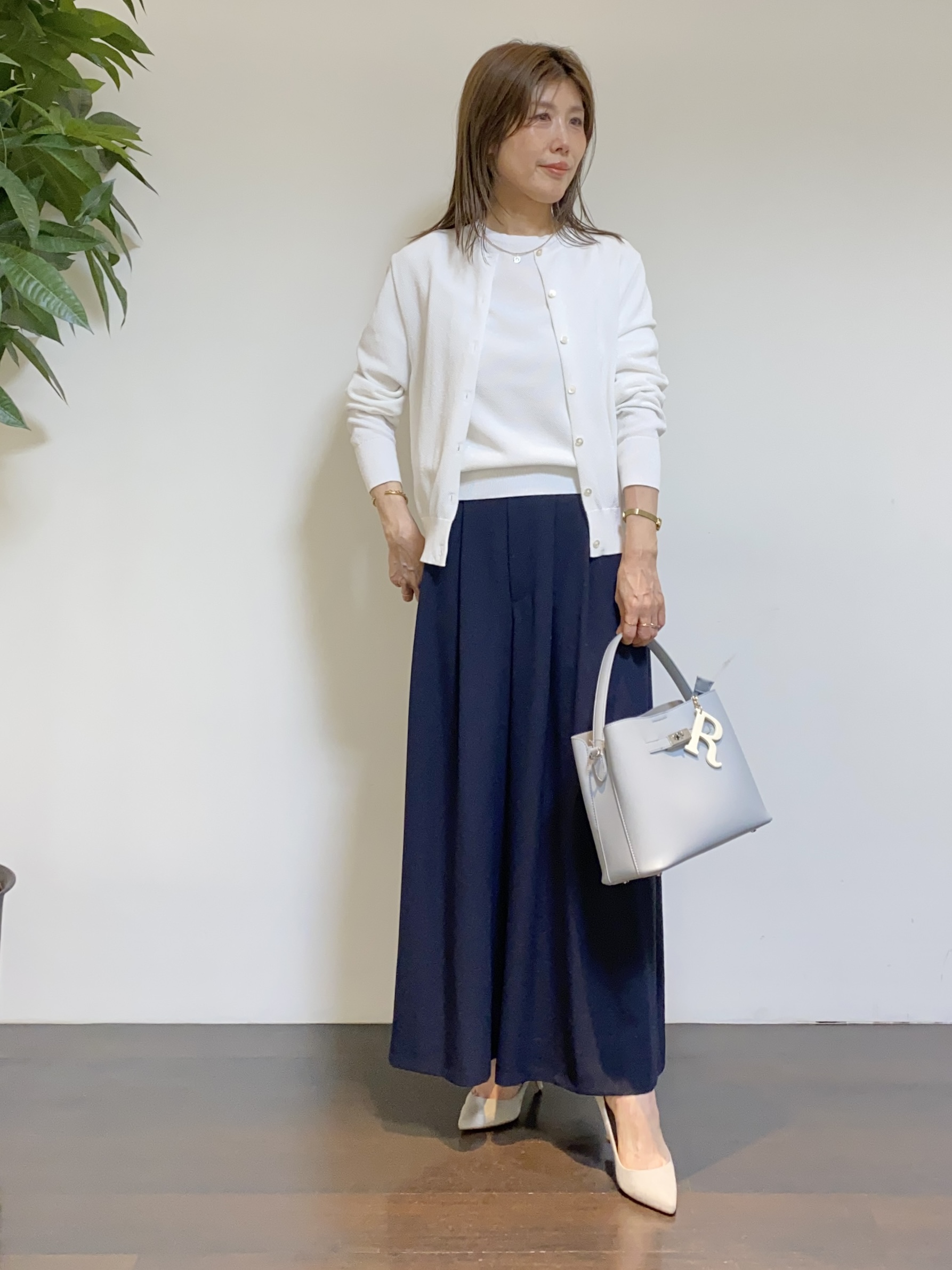 tomoさんの「UNTITLED｜【アンサンブル可】ラメ混クルーネックカーディガン」を使ったコーディネート