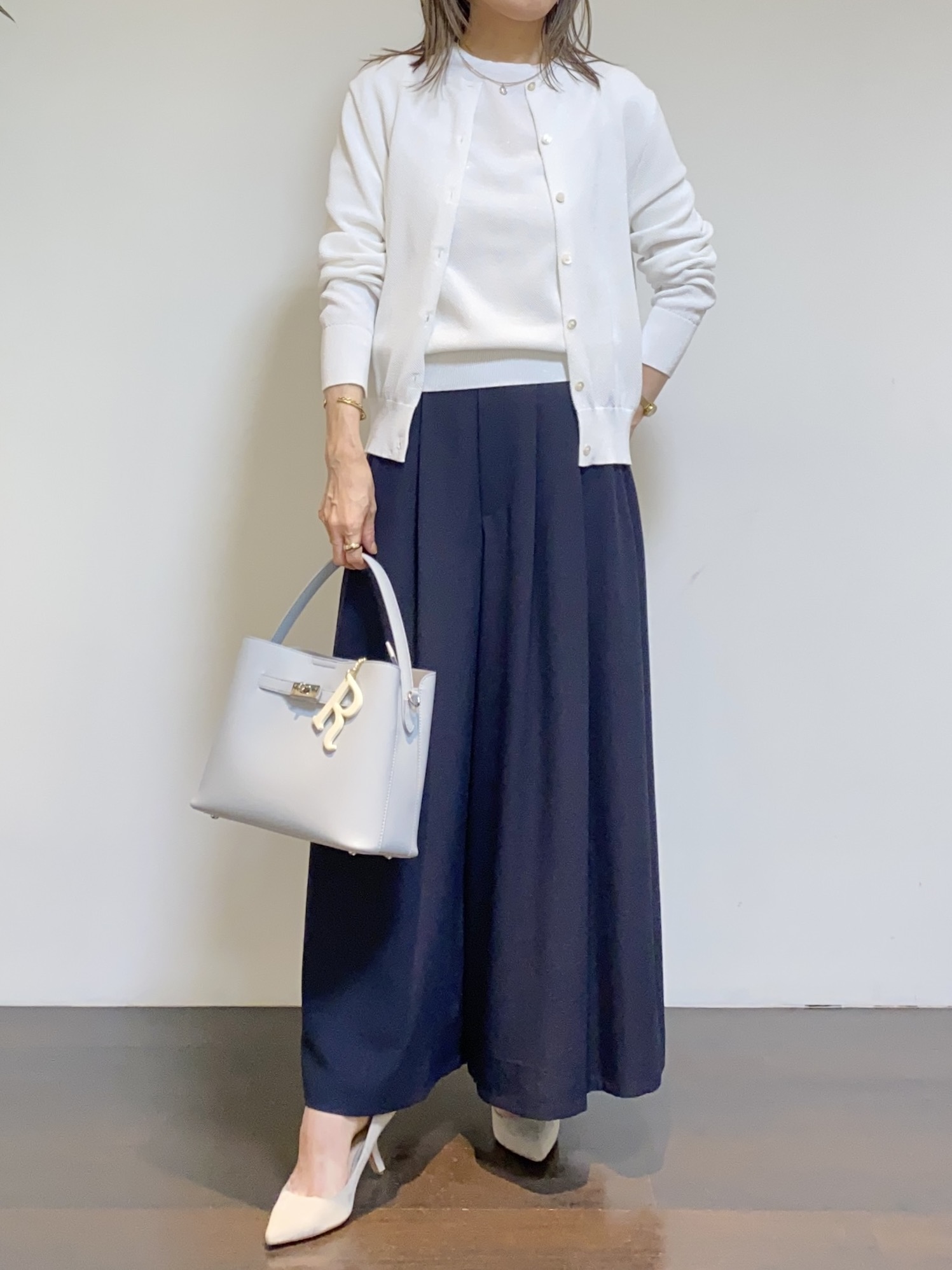 tomoさんの「UNTITLED｜【アンサンブル可】ラメ混クルーネックカーディガン」を使ったコーディネート