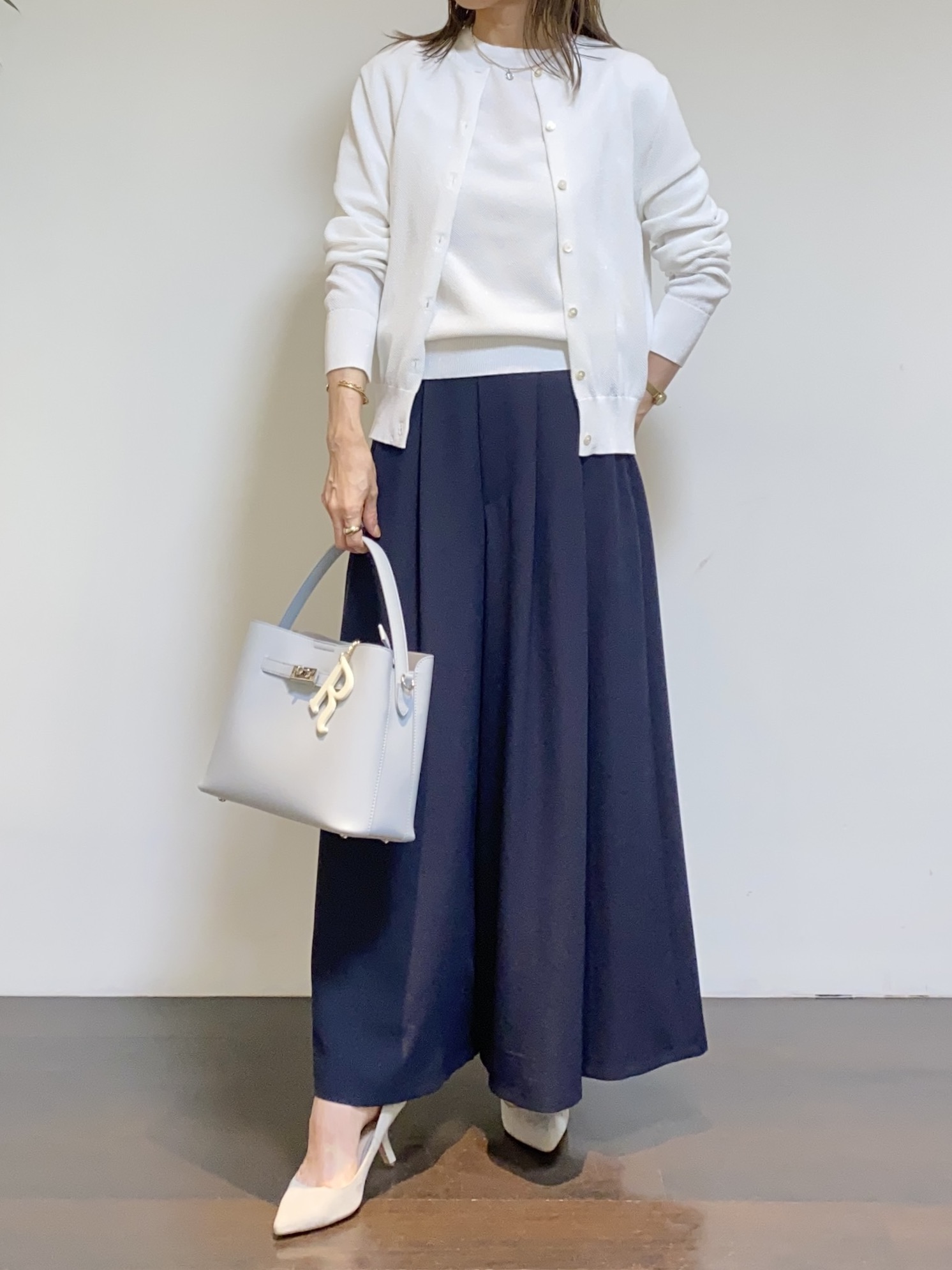 tomoさんの「UNTITLED｜【アンサンブル可】ラメ混クルーネックカーディガン」を使ったコーディネート
