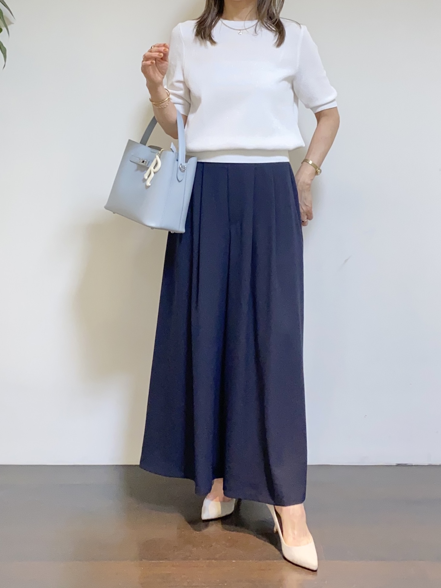 tomoさんの「UNTITLED｜【アンサンブル可】ラメ混クルーネックカーディガン」を使ったコーディネート
