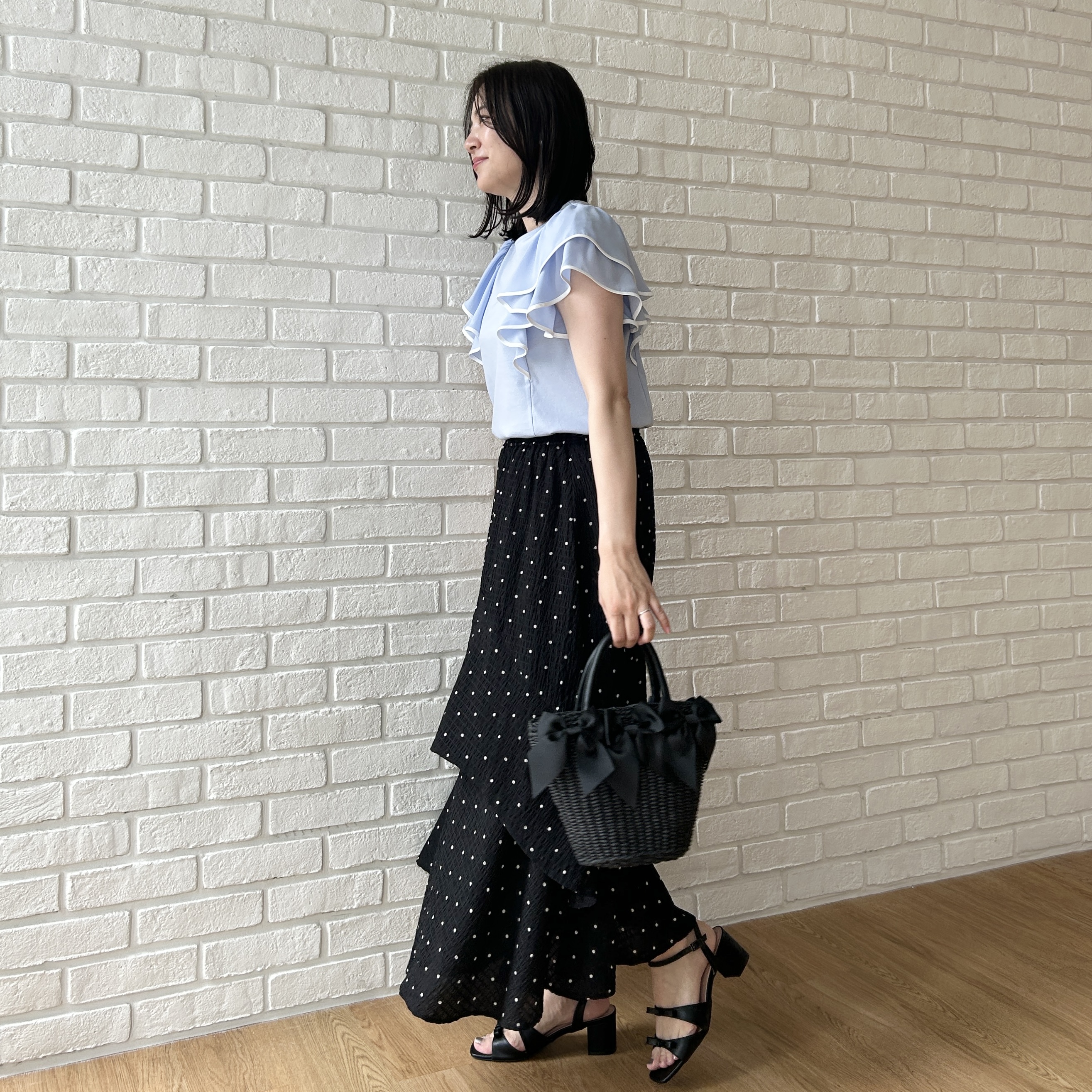 shinoさんの「Couture brooch｜【接触冷感・UVカット・洗える】ラッフル フレアスリーブ トップス」を使ったコーディネート