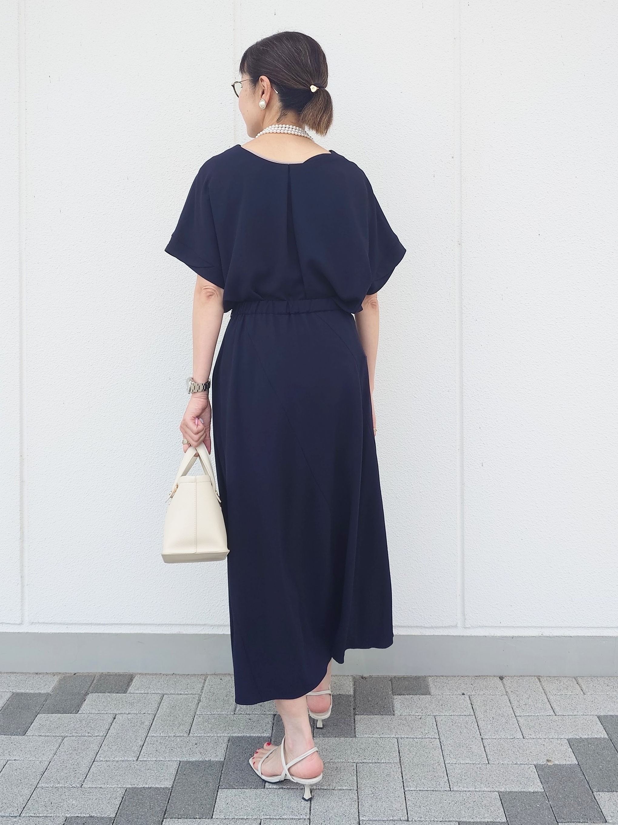 MUTSUKOさんの「UNTITLED｜【前後2WAY/はっ水/セットアップ可】リラクシーフレンチスリーブブラウス」を使ったコーディネート