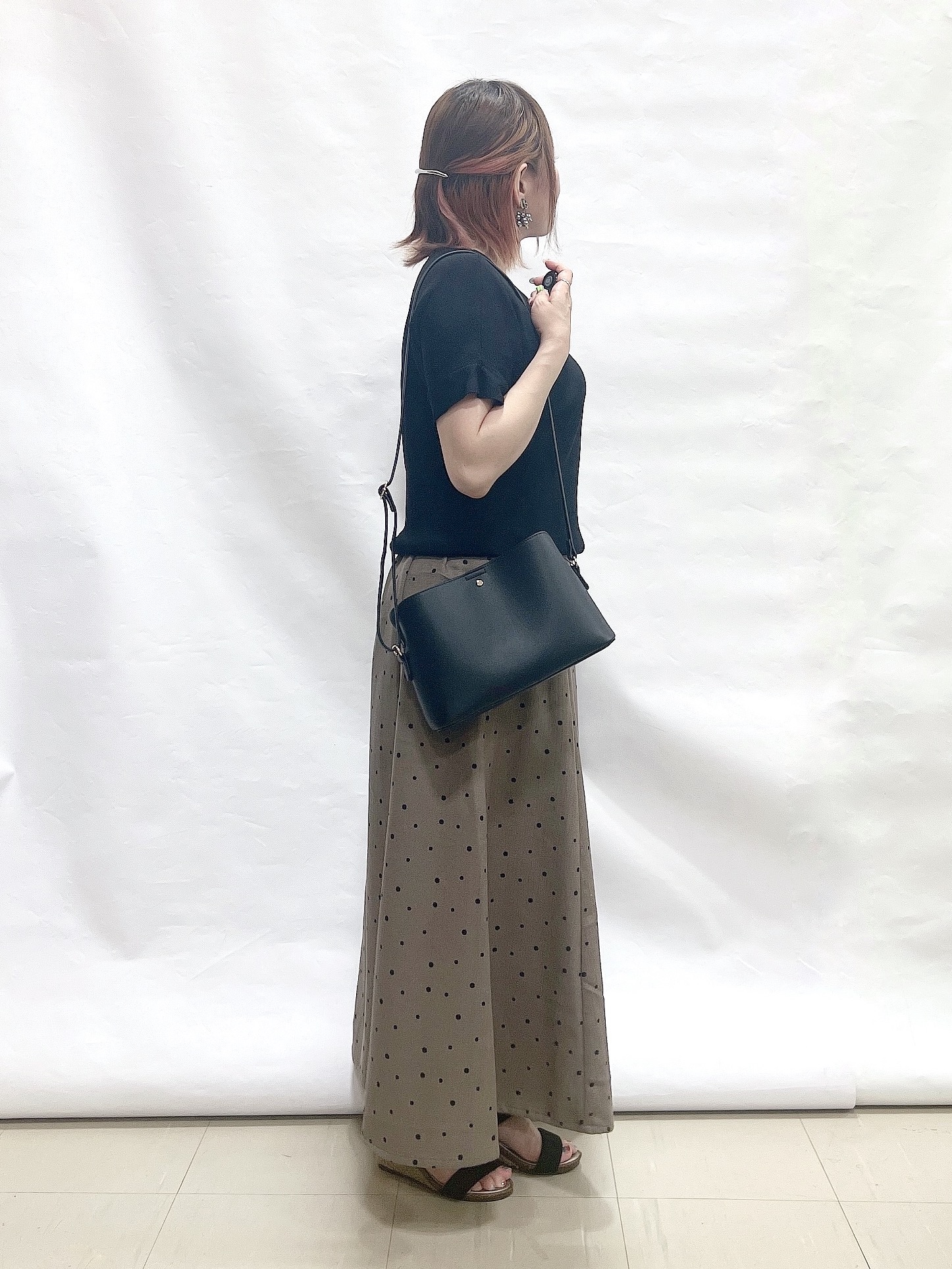YUIさんの「SHOO･LA･RUE｜【毎日洗える/ひんやり/UV/S-LL】二の腕隠れる さらっとドルマン半袖ニット」を使ったコーディネート