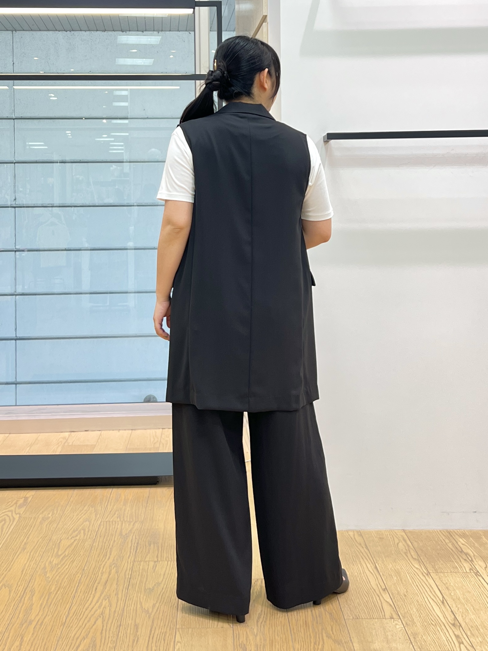 shimaさんの「INDIVI｜【さらに軽く軽快！／着る日傘】颯爽ジレジャケット」を使ったコーディネート