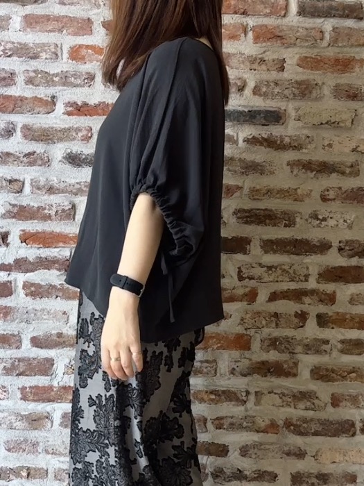 tokiさんの「THE SHOP TK｜【ひんやり/防しわ/UV/吸水速乾】袖ドロストドルマントップス」を使ったコーディネート